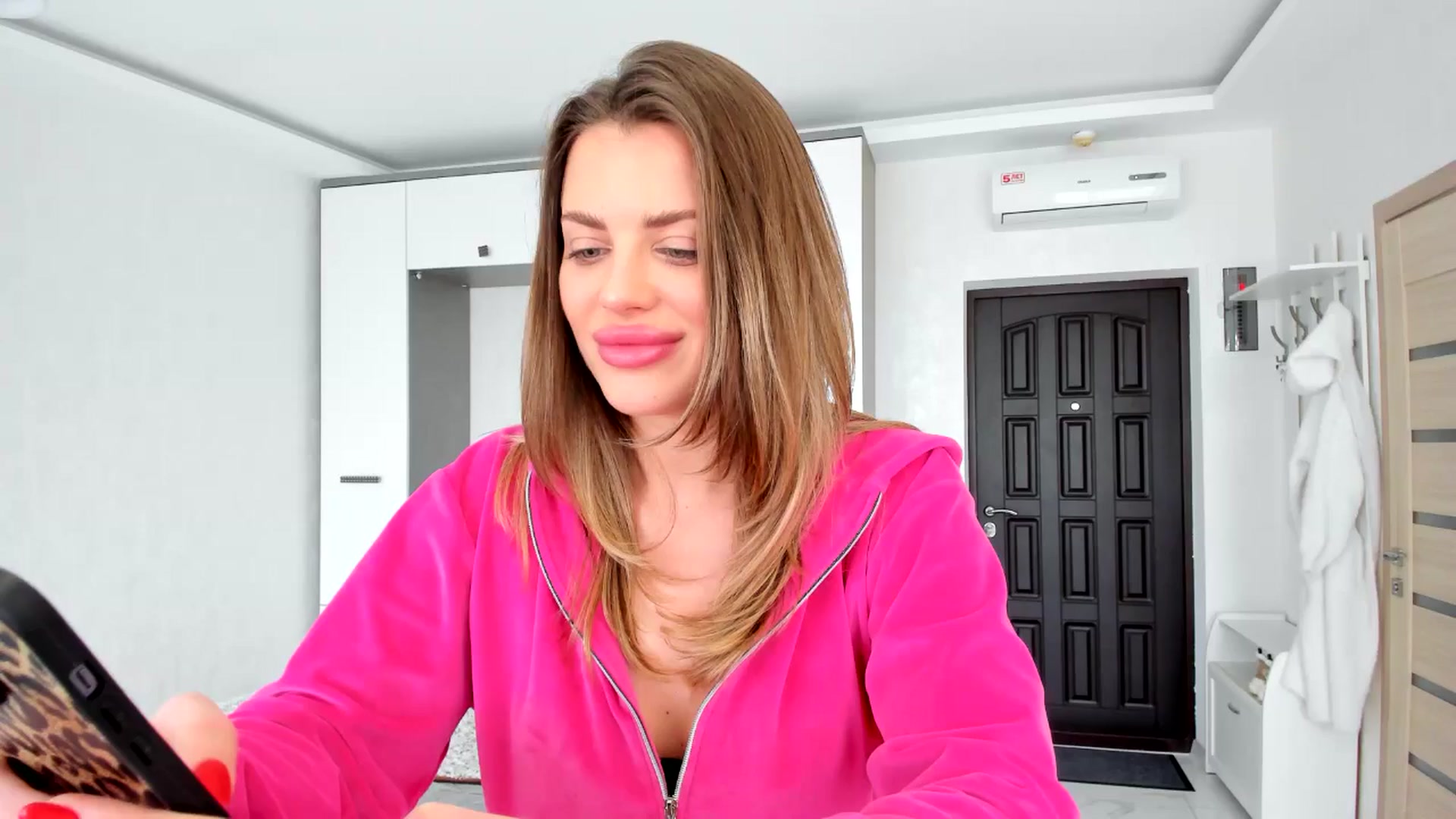 Gallery image thumbnail from Adri_sweetie's myfreecams stream on, 03/19/2025, 12:17 image 12 of 20