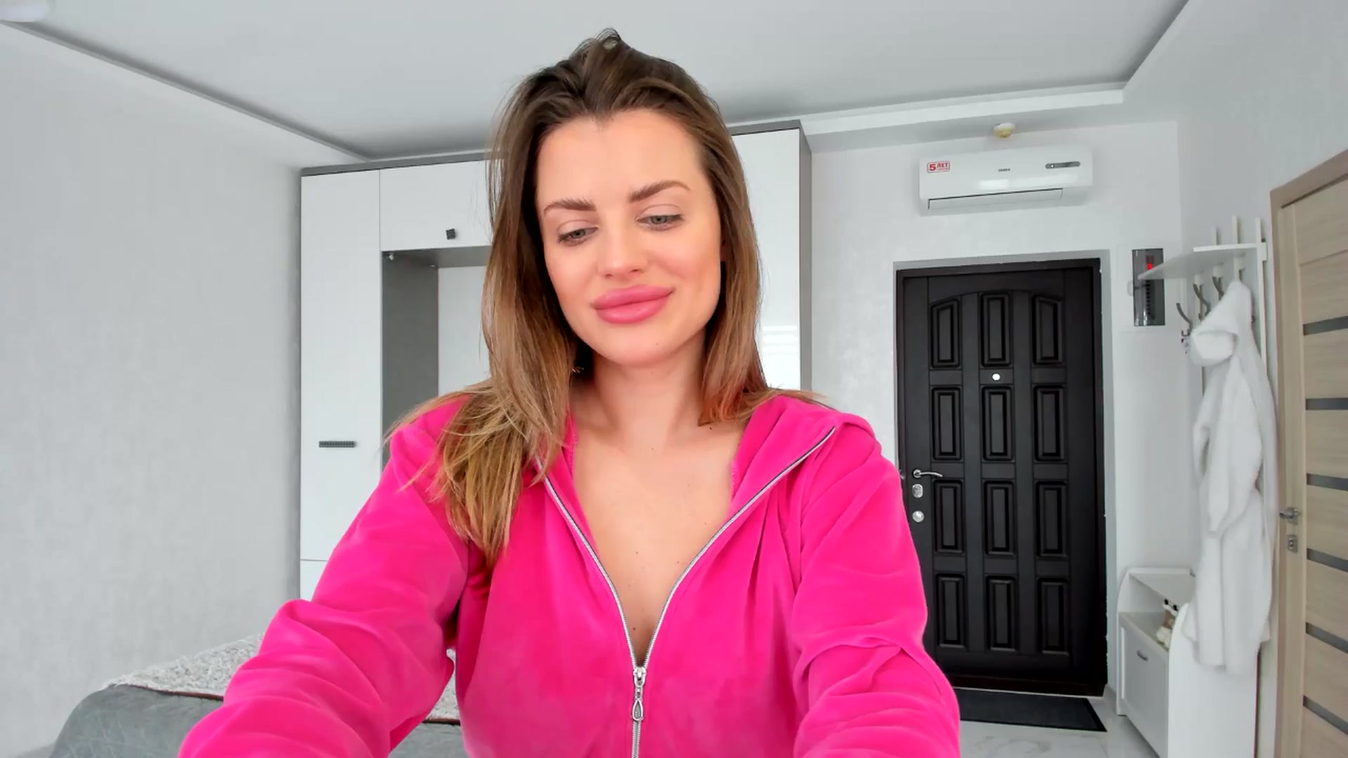 Gallery image thumbnail from Adri_sweetie's myfreecams stream on, 03/19/2025, 12:53 image 13 of 20