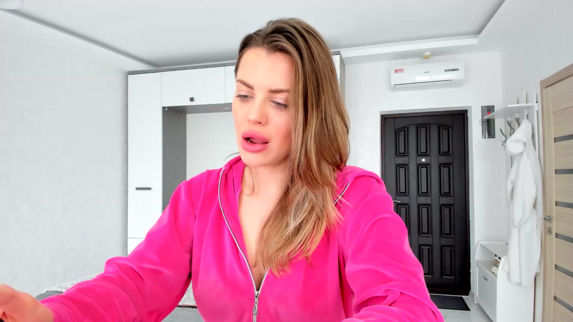 Gallery image thumbnail from Adri_sweetie's myfreecams stream on, 03/19/2025, 12:53 image 12 of 20