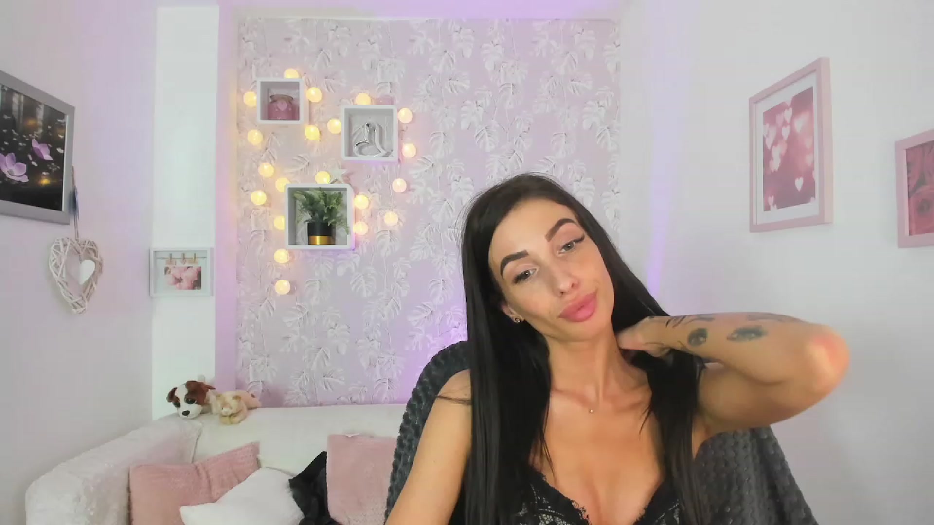 Gallery image thumbnail from Adria_Rae18's myfreecams stream on, 03/17/2023, 22:52 image 10 of 20