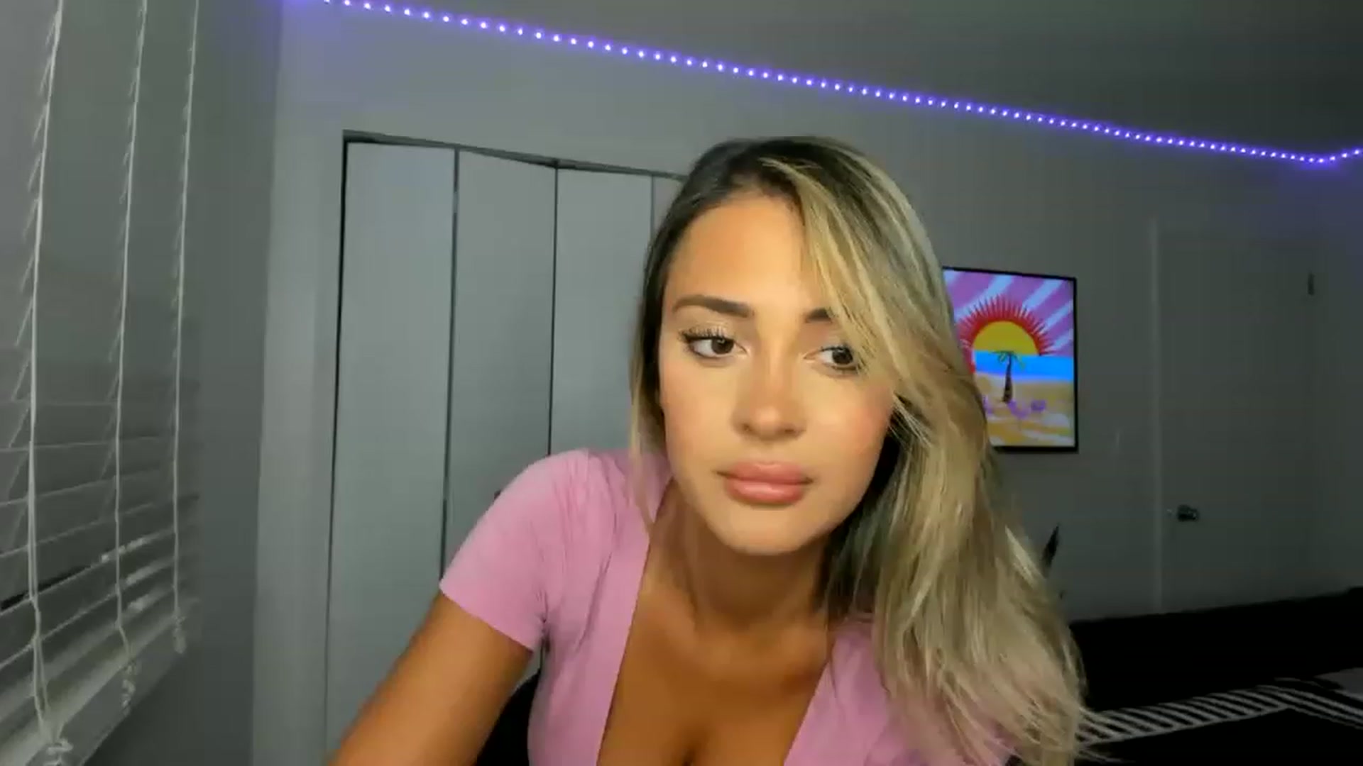 Gallery image thumbnail from AdrianaElla's myfreecams stream on, 01/13/2023, 24:03 image 7 of 20