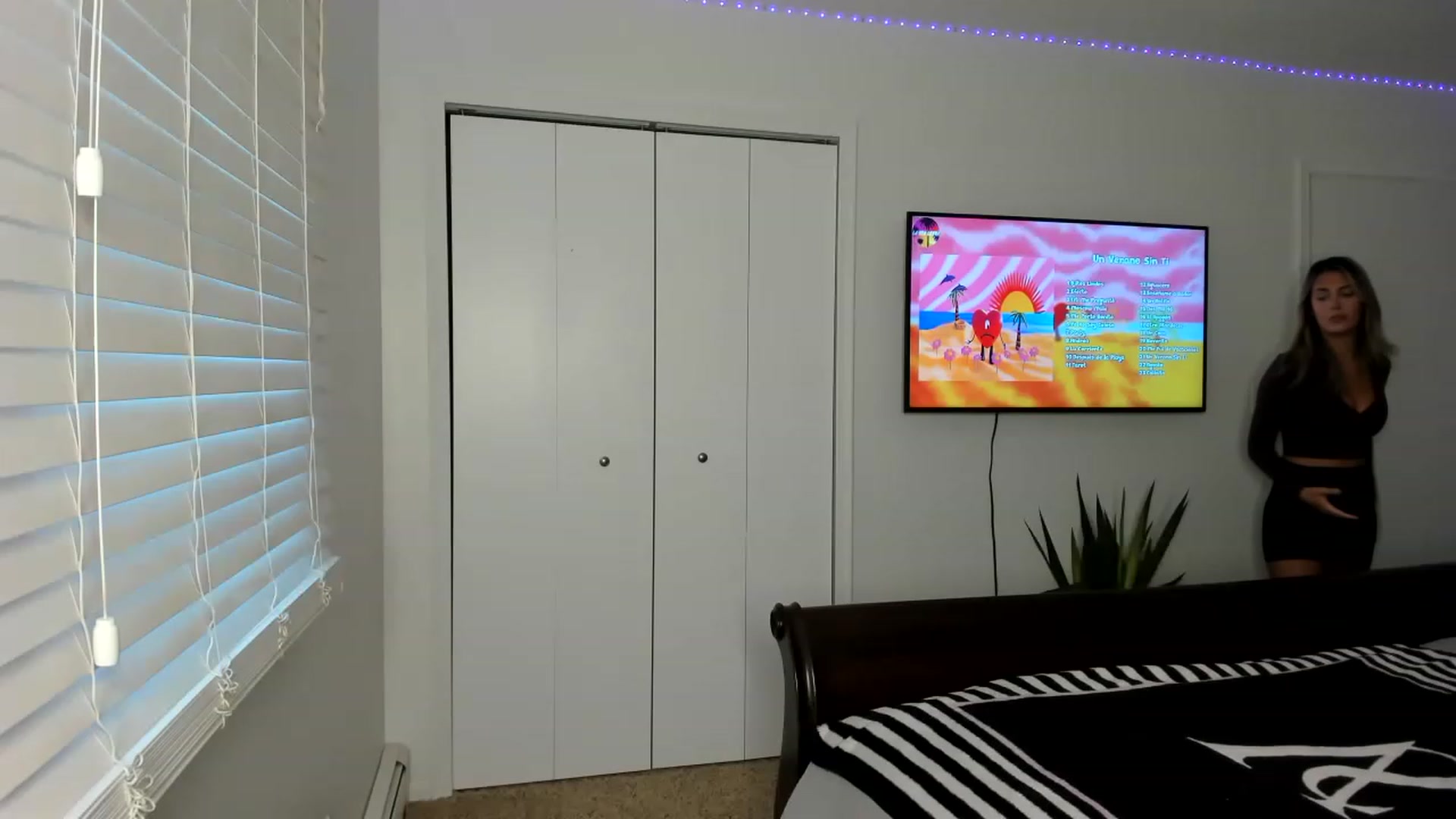 Gallery image thumbnail from AdrianaElla's myfreecams stream on, 01/18/2023, 20:42 image 1 of 20