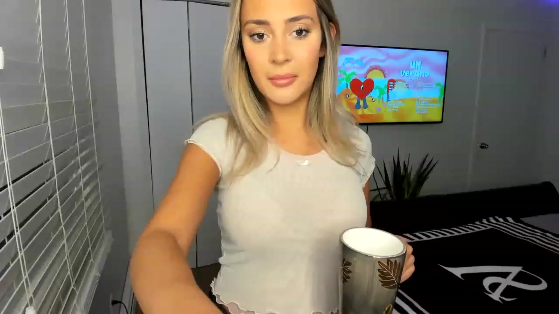 Gallery image thumbnail from AdrianaElla's myfreecams stream on, 01/23/2023, 24:59 image 2 of 20