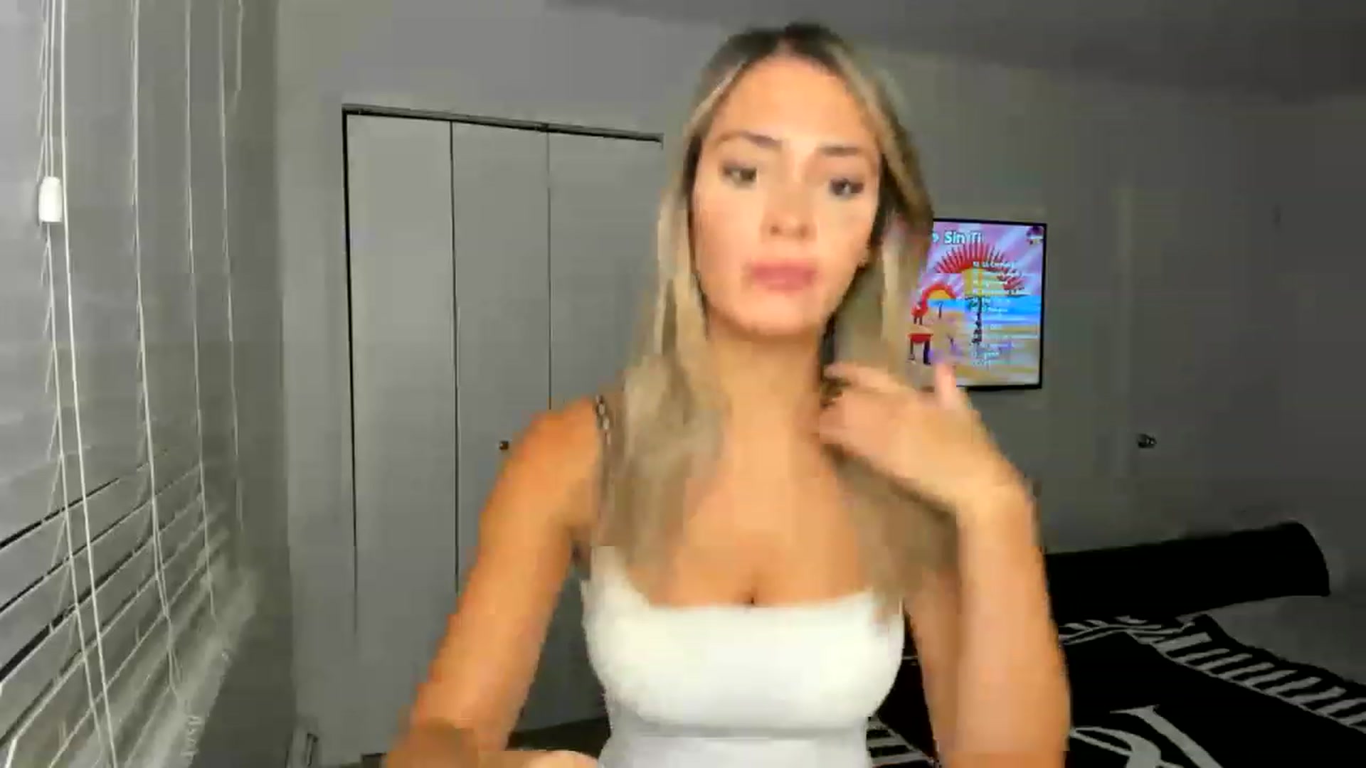 Gallery image thumbnail from AdrianaElla's myfreecams stream on, 01/28/2023, 01:00 image 13 of 20