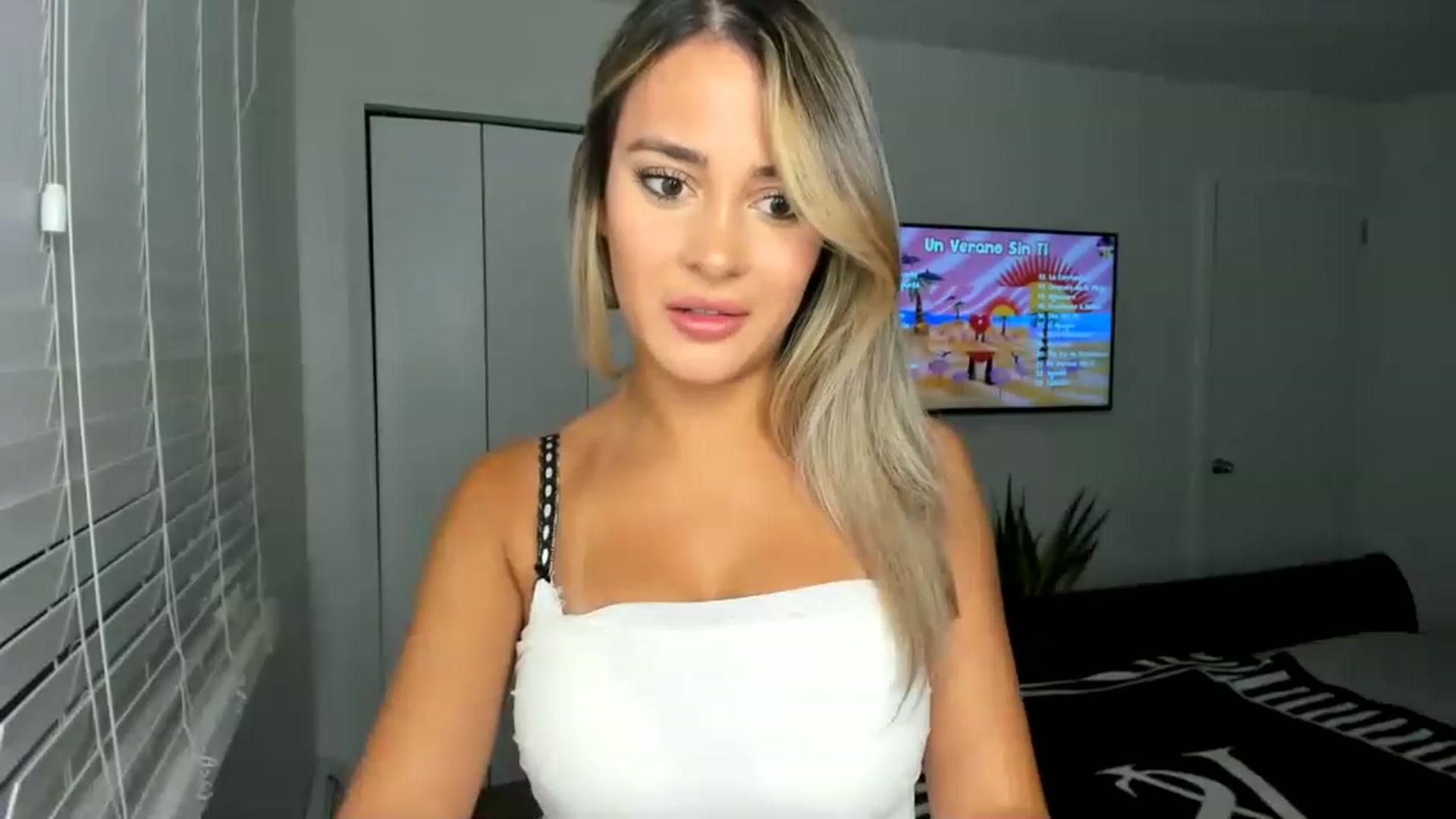 Gallery image thumbnail from AdrianaElla's myfreecams stream on, 01/28/2023, 01:00 image 2 of 20