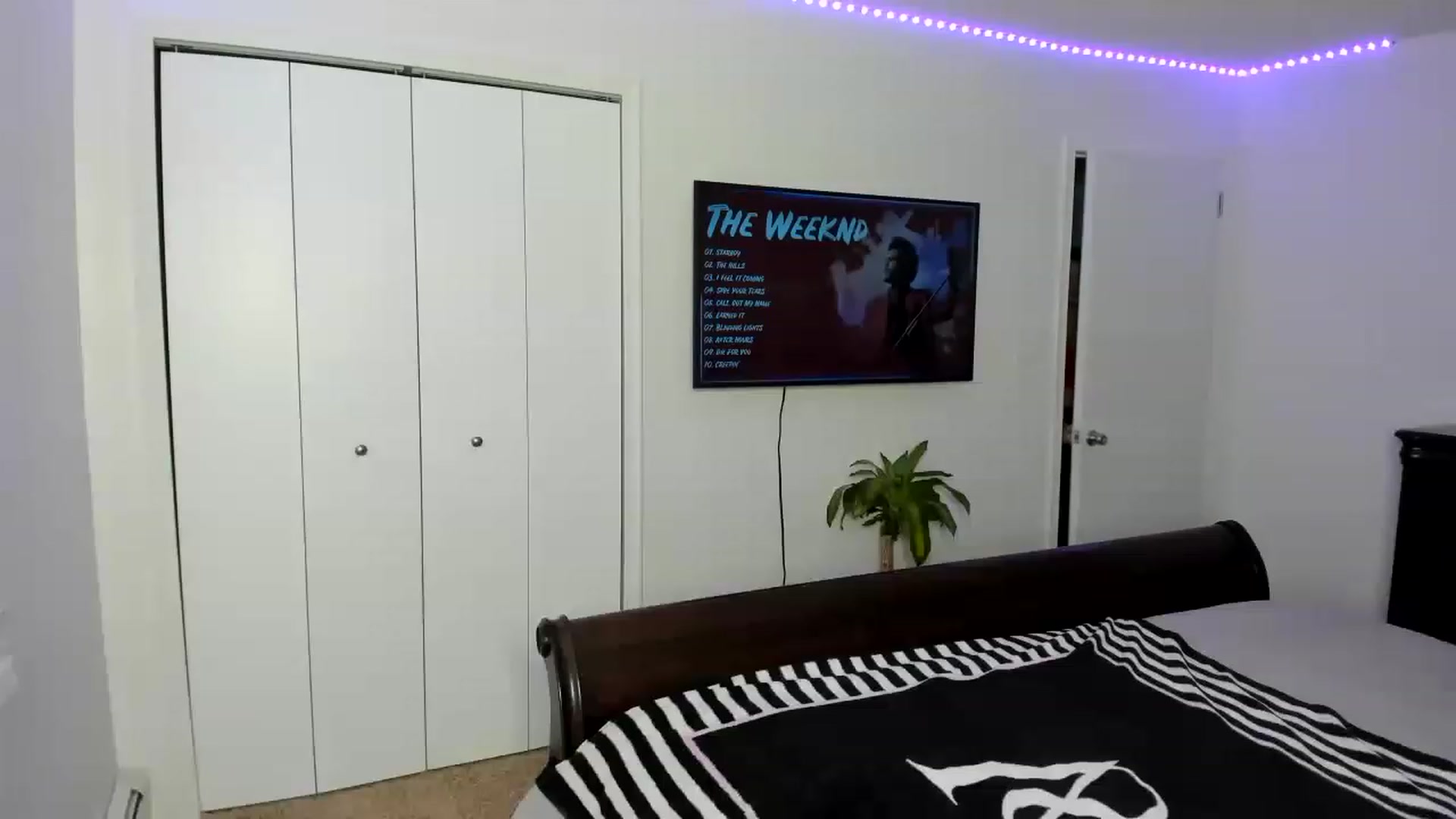 Gallery image thumbnail from AdrianaElla's myfreecams stream on, 02/24/2023, 22:40 image 3 of 20
