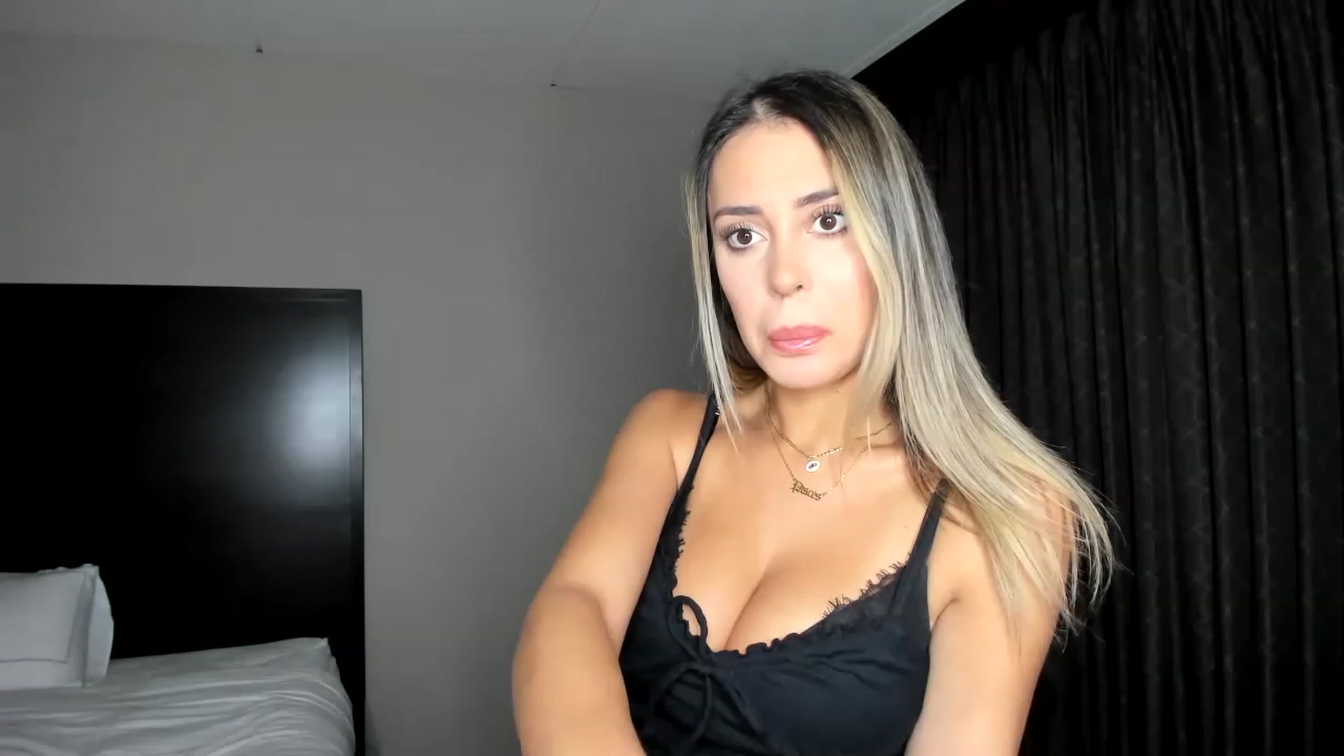 Gallery image thumbnail from AdrianaElla's myfreecams stream on, 05/15/2023, 18:01 image 2 of 20