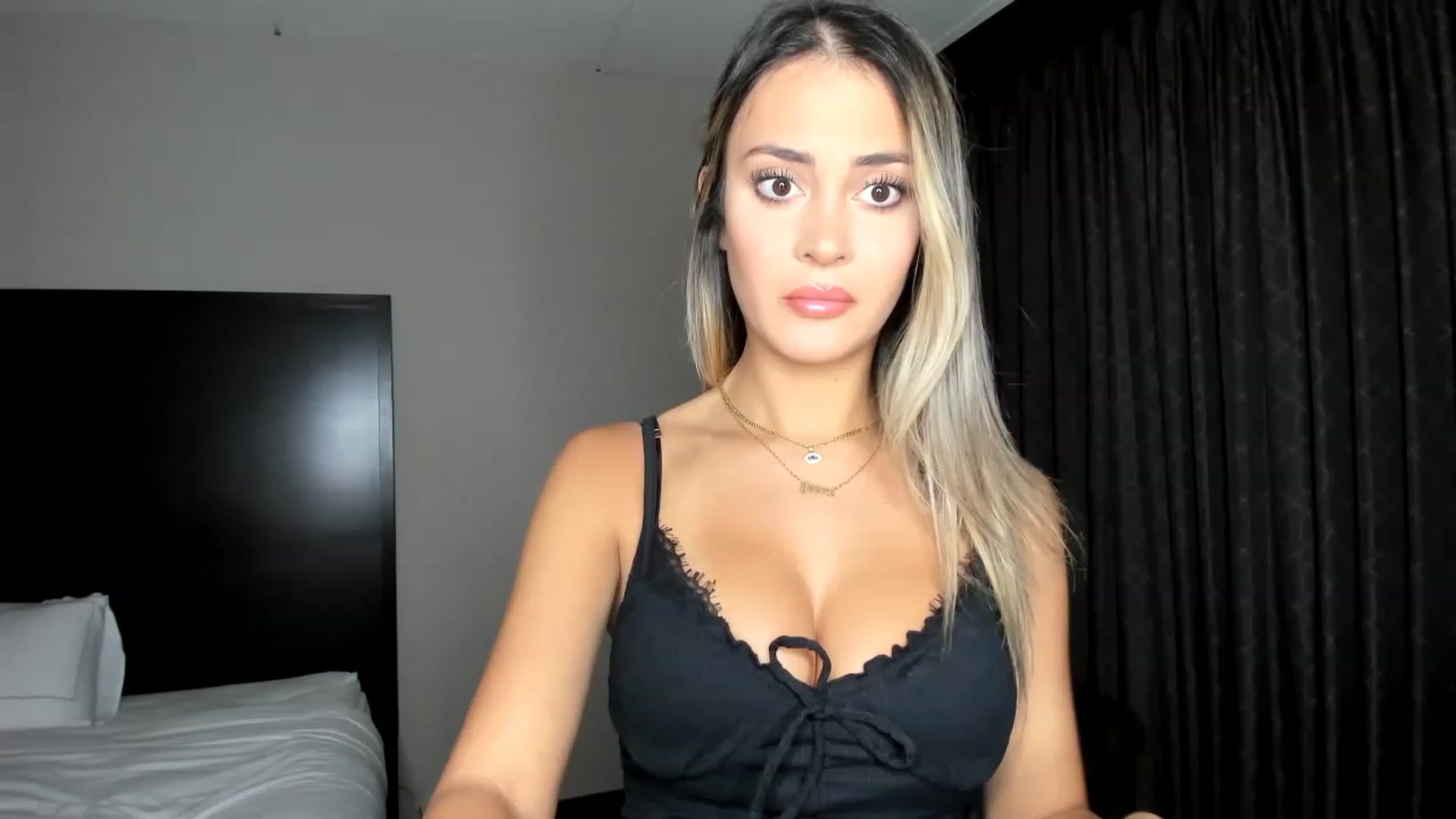 Gallery image thumbnail from AdrianaElla's myfreecams stream on, 05/15/2023, 18:01 image 5 of 20