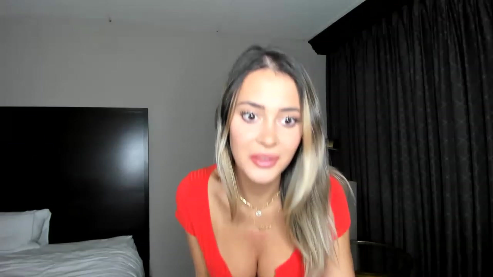 Gallery image thumbnail from AdrianaElla's myfreecams stream on, 05/17/2023, 20:40 image 6 of 20