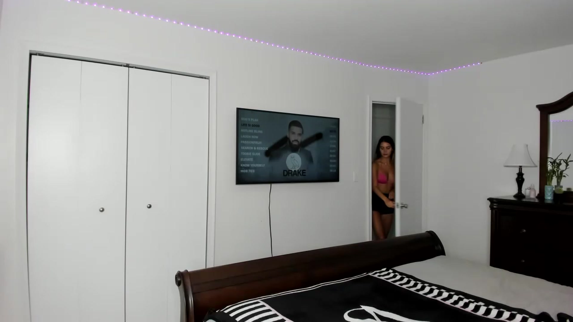 Gallery image thumbnail from AdrianaElla's myfreecams stream on, 06/30/2023, 21:17 image 8 of 20