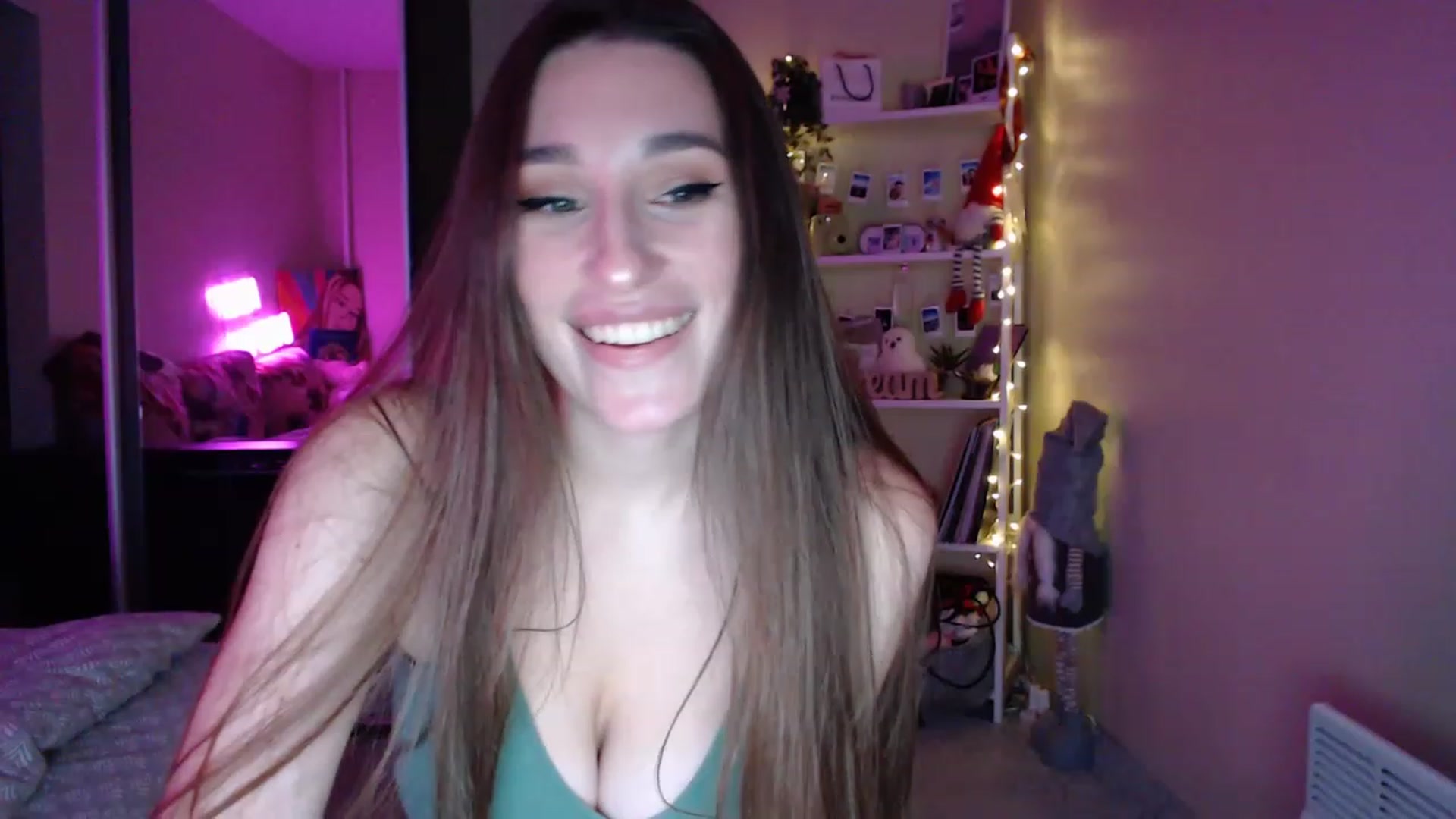 Gallery image thumbnail from Adriana_b's myfreecams stream on, 12/03/2022, 17:06 image 17 of 20