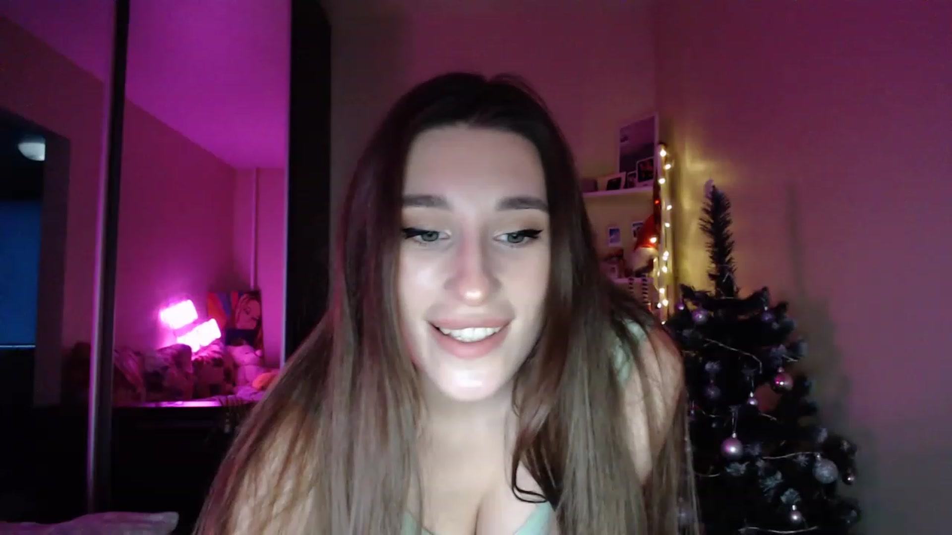 Gallery image thumbnail from Adriana_b's myfreecams stream on, 12/25/2022, 13:46 image 8 of 20