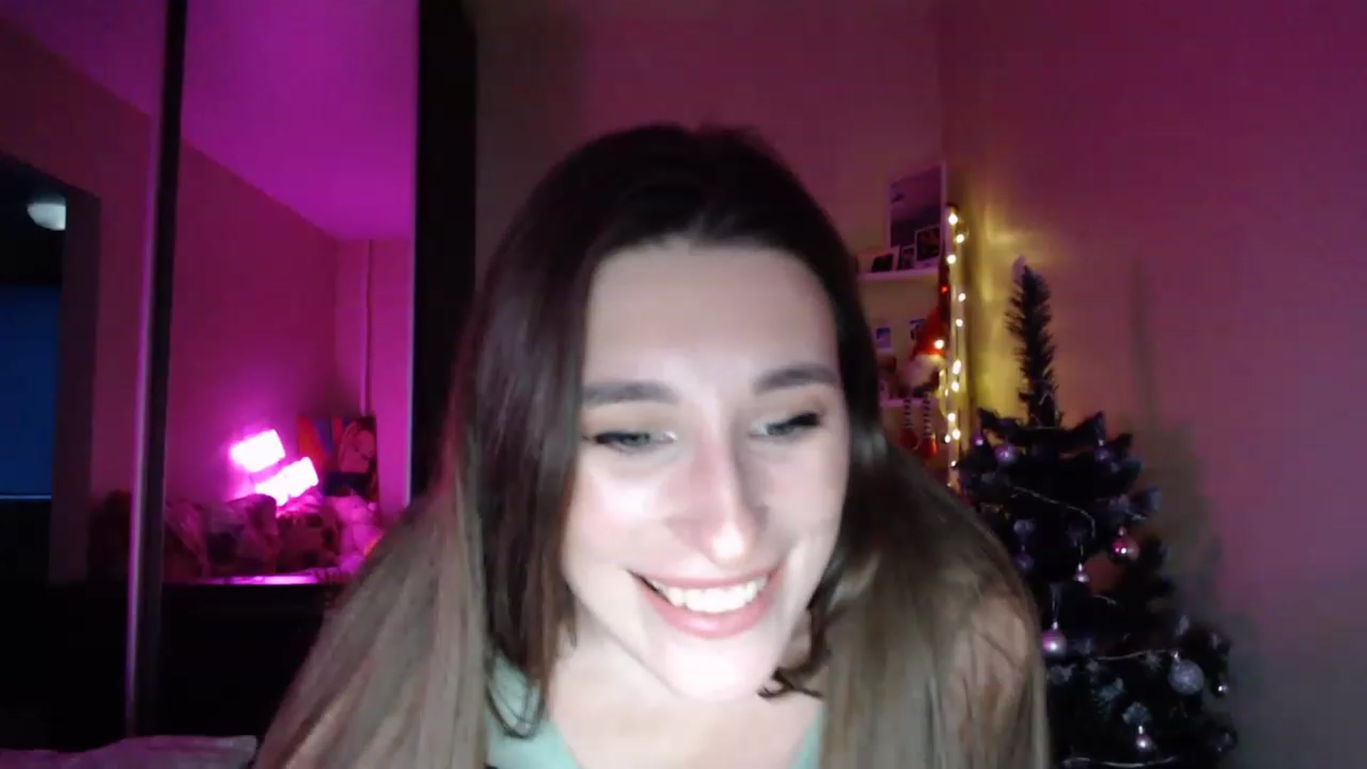 Gallery image thumbnail from Adriana_b's myfreecams stream on, 12/25/2022, 13:46 image 13 of 20