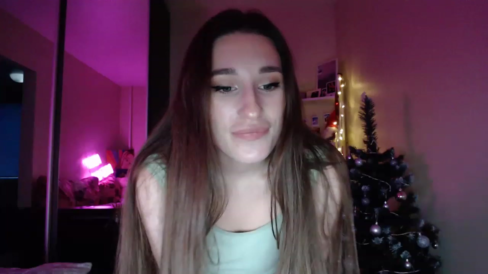 Gallery image thumbnail from Adriana_b's myfreecams stream on, 12/25/2022, 13:46 image 15 of 20