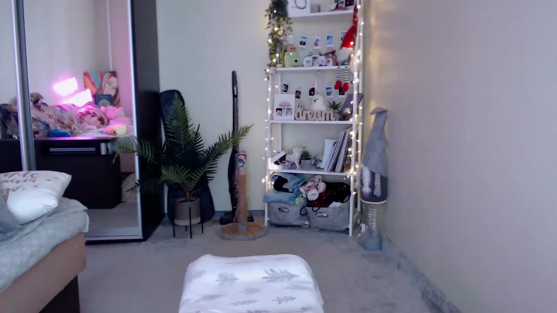 Gallery image thumbnail from Adriana_b's myfreecams stream on, 03/19/2023, 14:17 image 4 of 20