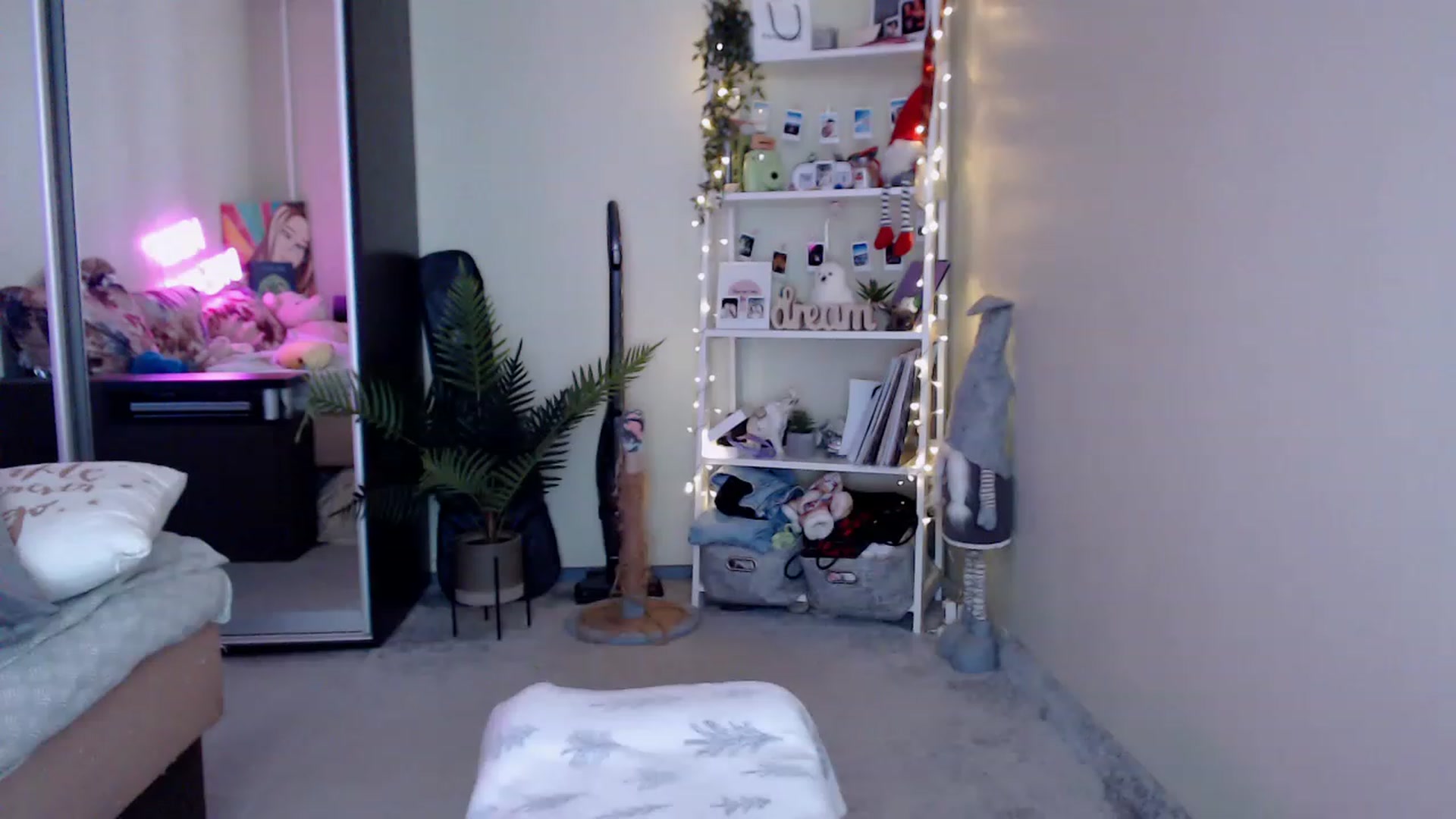 Gallery image thumbnail from Adriana_b's myfreecams stream on, 03/19/2023, 14:17 image 3 of 20
