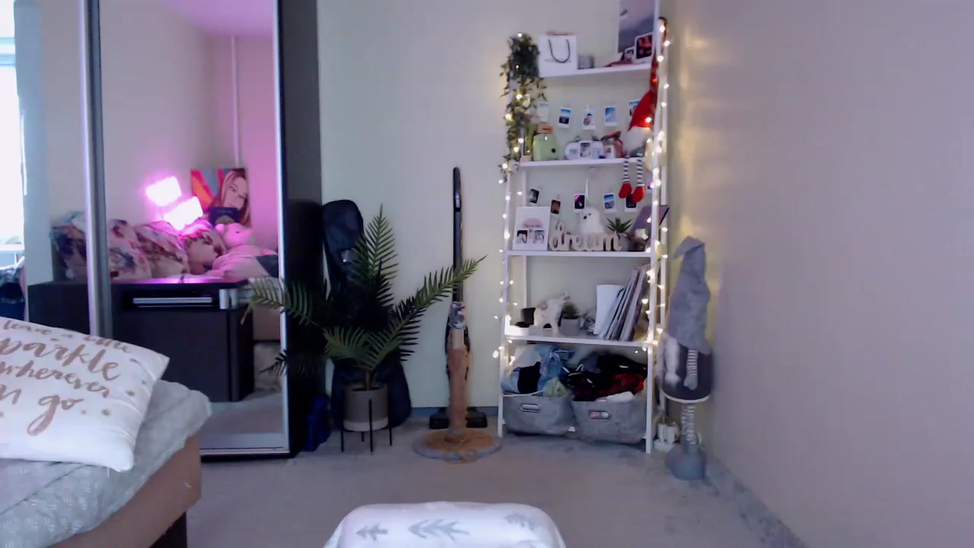 Gallery image thumbnail from Adriana_b's myfreecams stream on, 04/14/2023, 14:11 image 7 of 20