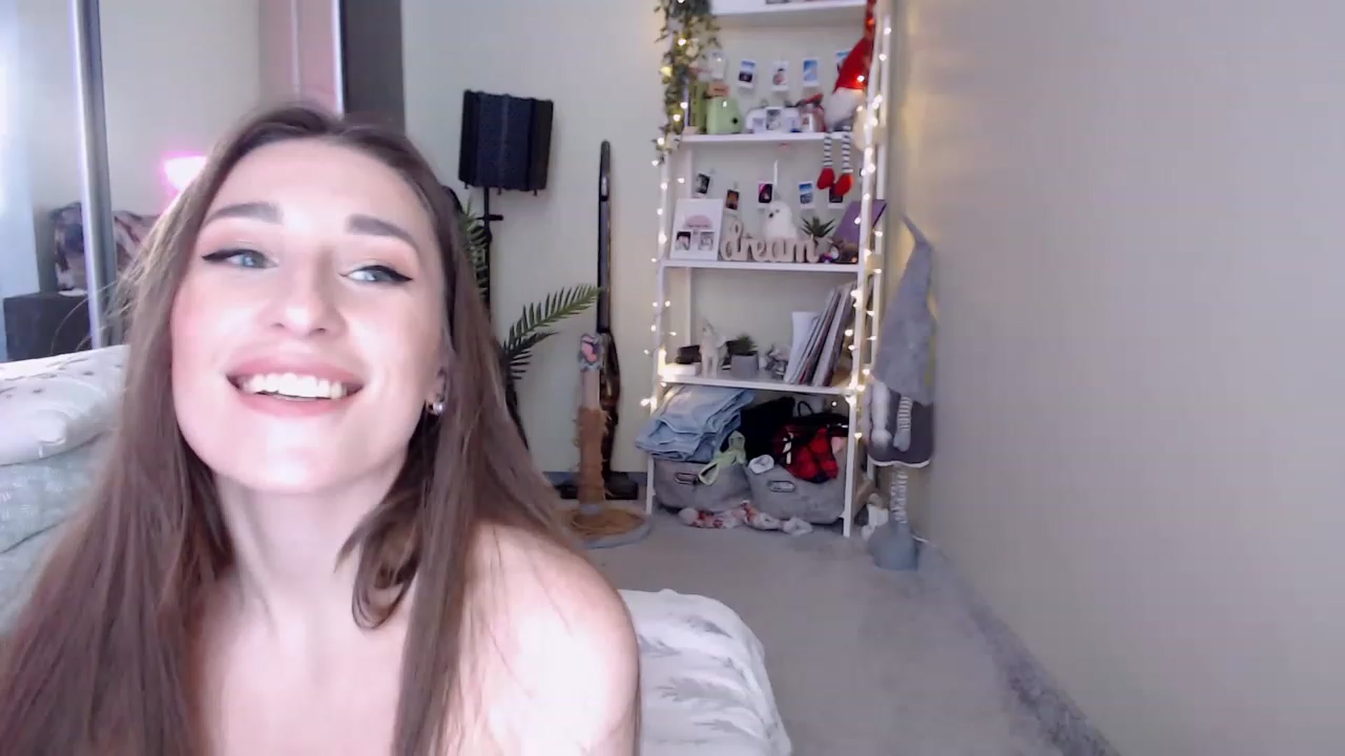Gallery image thumbnail from Adriana_b's myfreecams stream on, 06/04/2023, 14:30 image 13 of 20