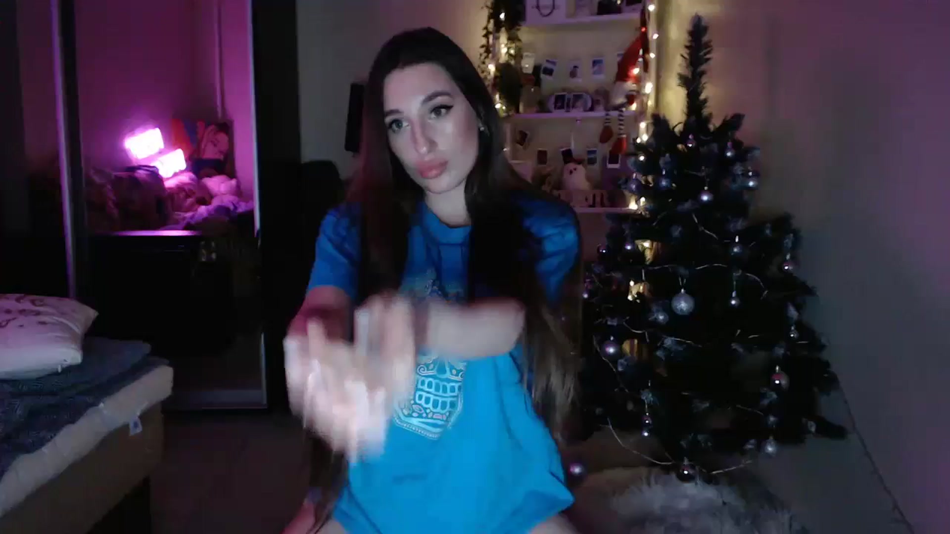 Gallery image thumbnail from Adriana_b's myfreecams stream on, 12/24/2023, 18:17 image 20 of 20