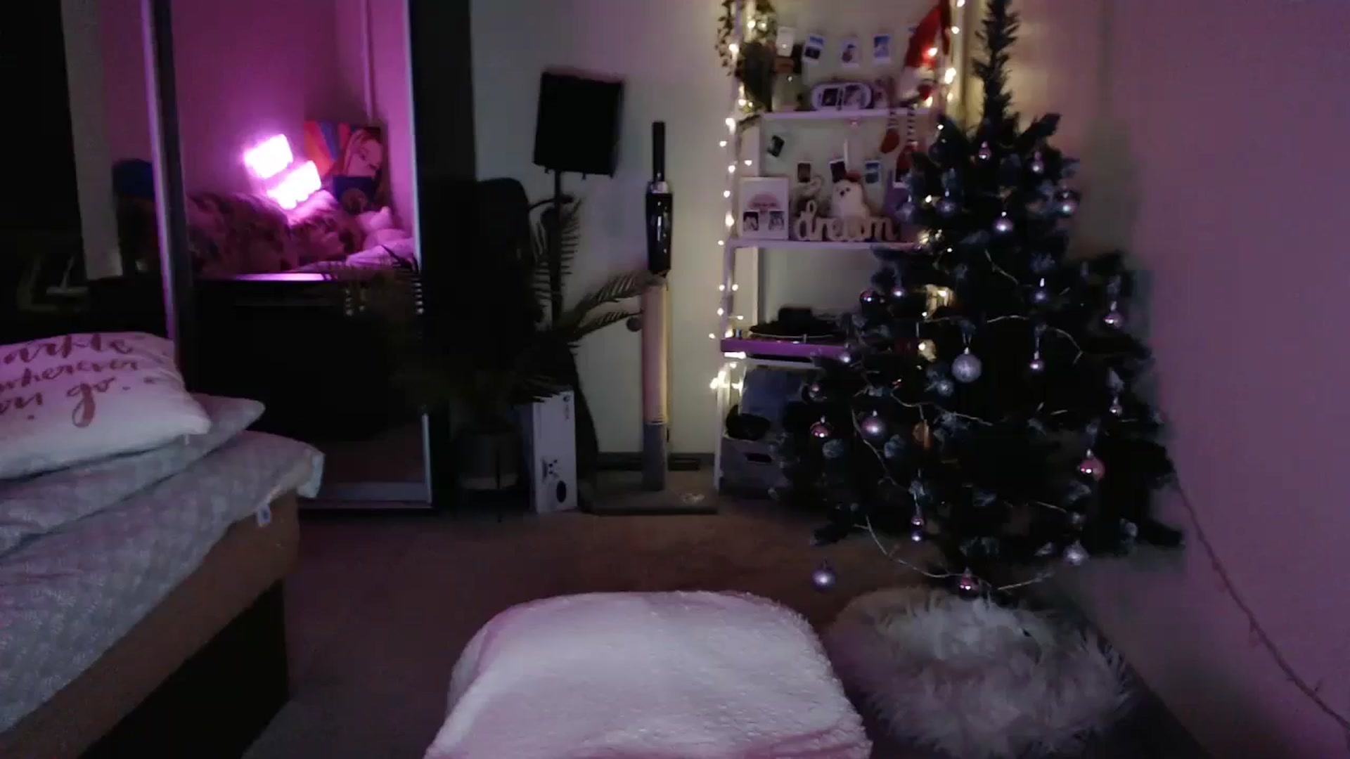 Gallery image thumbnail from Adriana_b's myfreecams stream on, 12/29/2023, 16:27 image 17 of 20