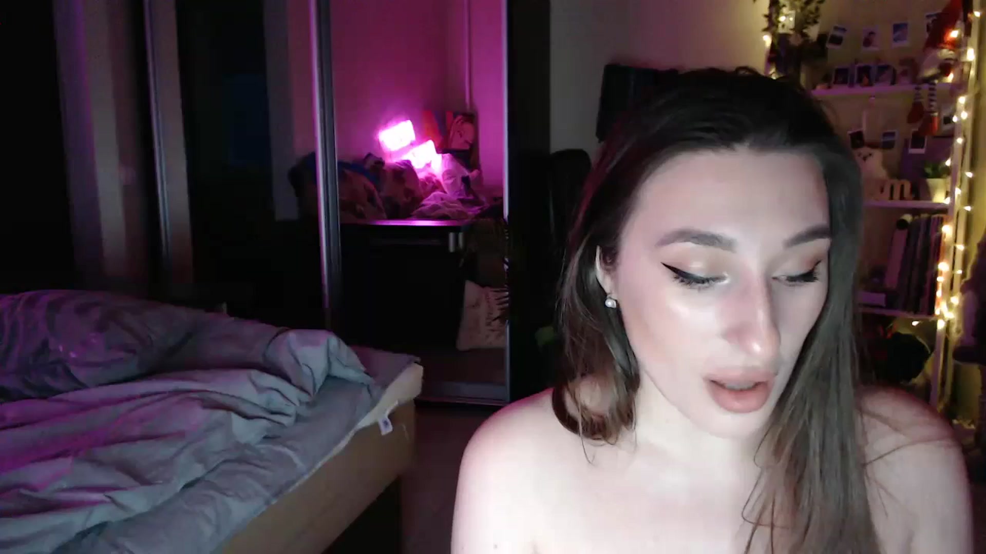 Gallery image thumbnail from Adriana_b's myfreecams stream on, 03/10/2024, 15:56 image 19 of 20