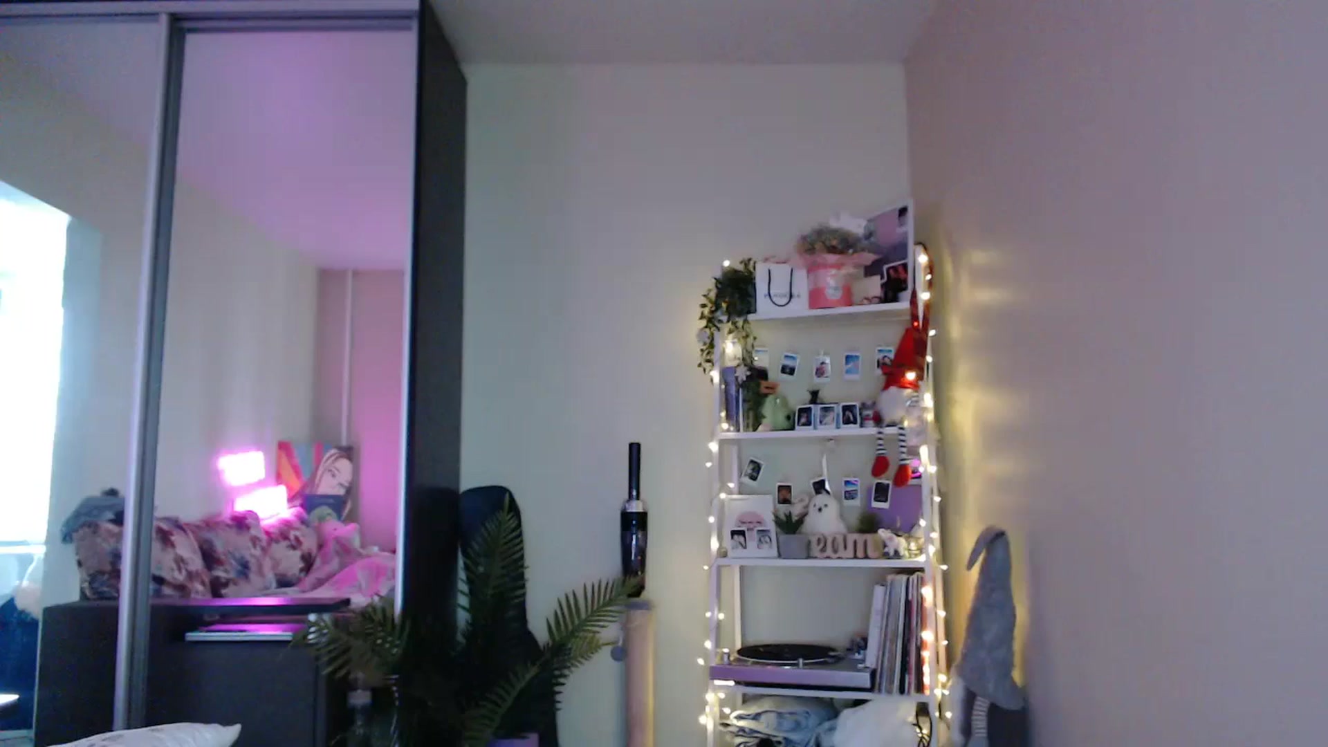 Gallery image thumbnail from Adriana_b's myfreecams stream on, 08/31/2024, 15:25 image 10 of 20