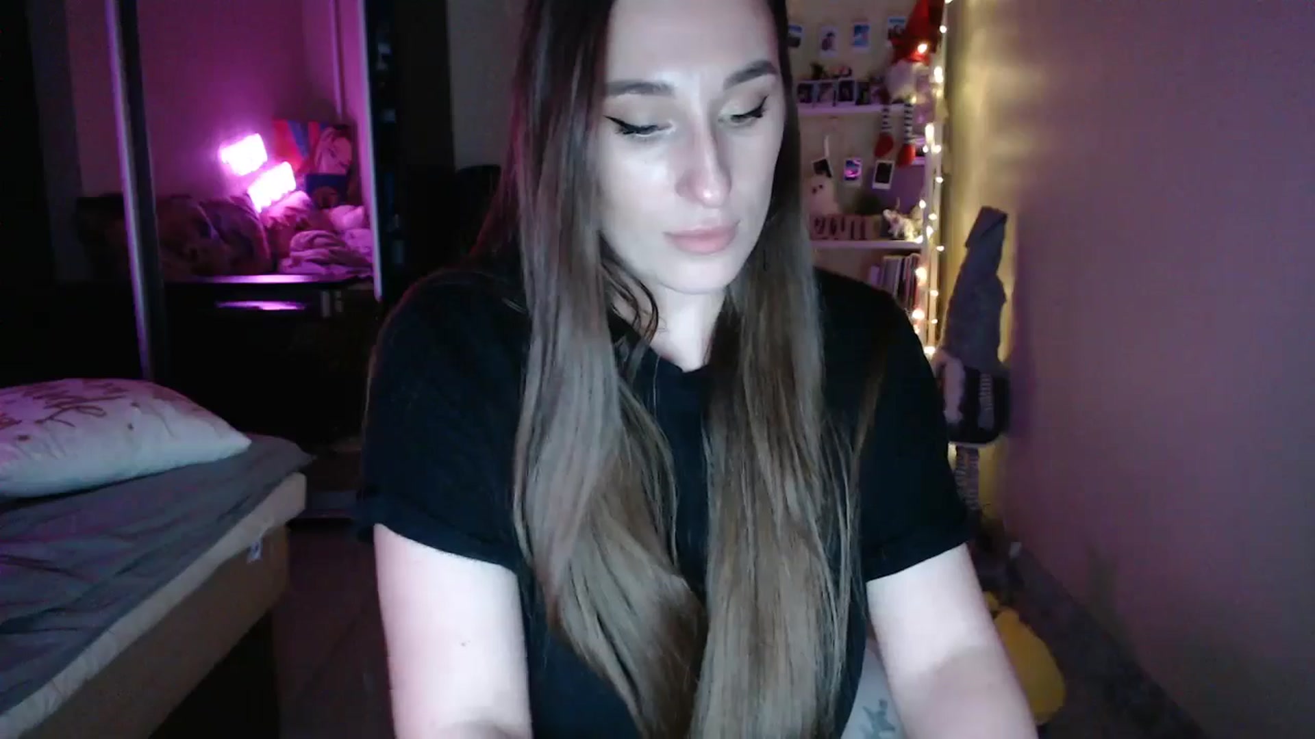 Gallery image thumbnail from Adriana_b's myfreecams stream on, 09/21/2024, 18:02 image 14 of 20