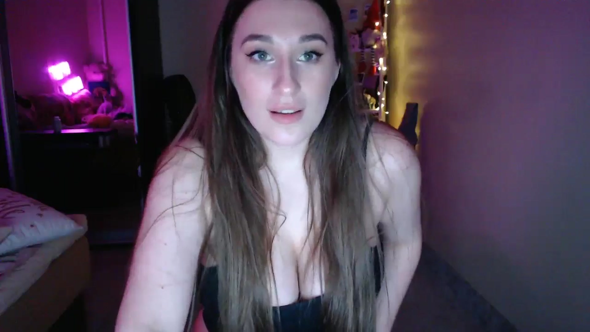Gallery image thumbnail from Adriana_b's myfreecams stream on, 03/16/2025, 18:29 image 6 of 20
