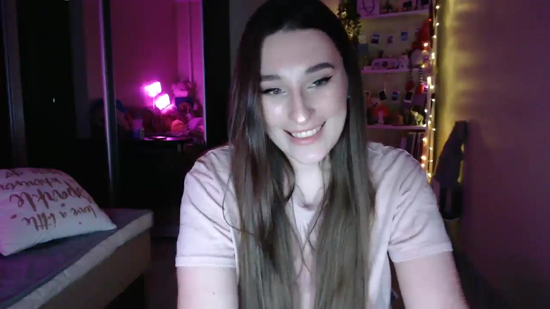 Gallery image thumbnail from Adriana_b's myfreecams stream on, 03/22/2025, 18:51 image 16 of 20
