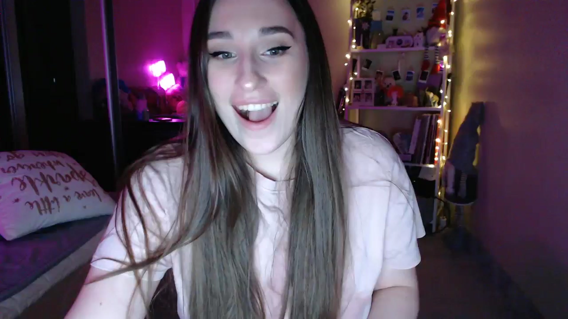 Gallery image thumbnail from Adriana_b's myfreecams stream on, 03/22/2025, 18:51 image 1 of 20