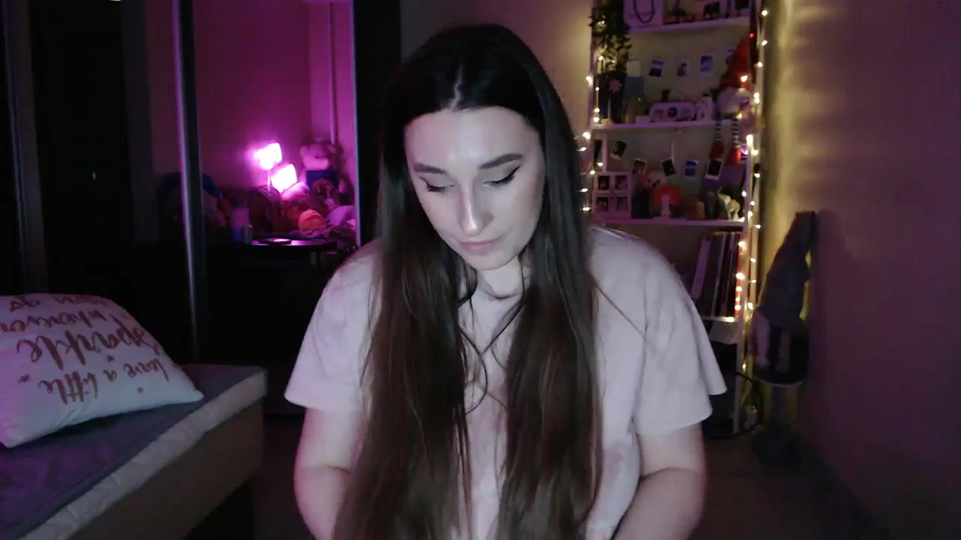 Gallery image thumbnail from Adriana_b's myfreecams stream on, 03/22/2025, 18:51 image 15 of 20