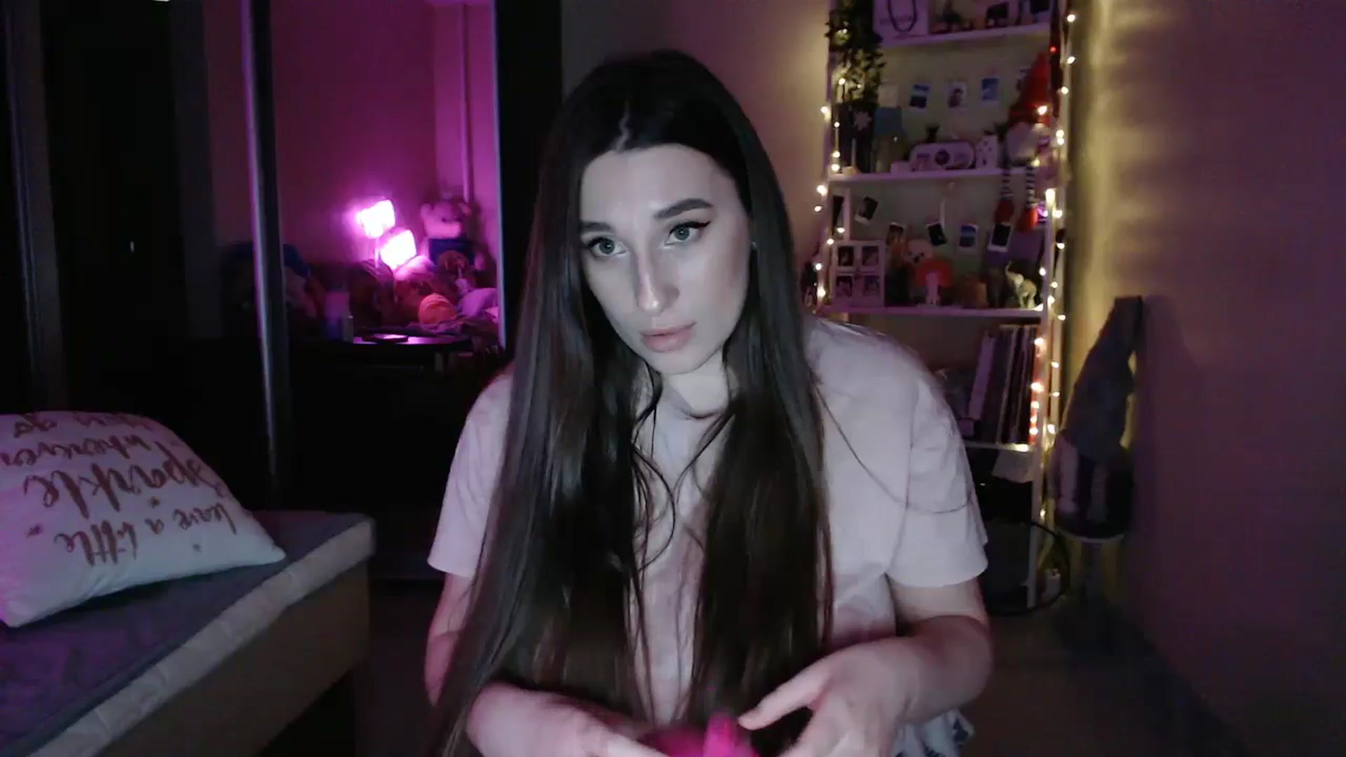 Gallery image thumbnail from Adriana_b's myfreecams stream on, 03/22/2025, 18:51 image 14 of 20