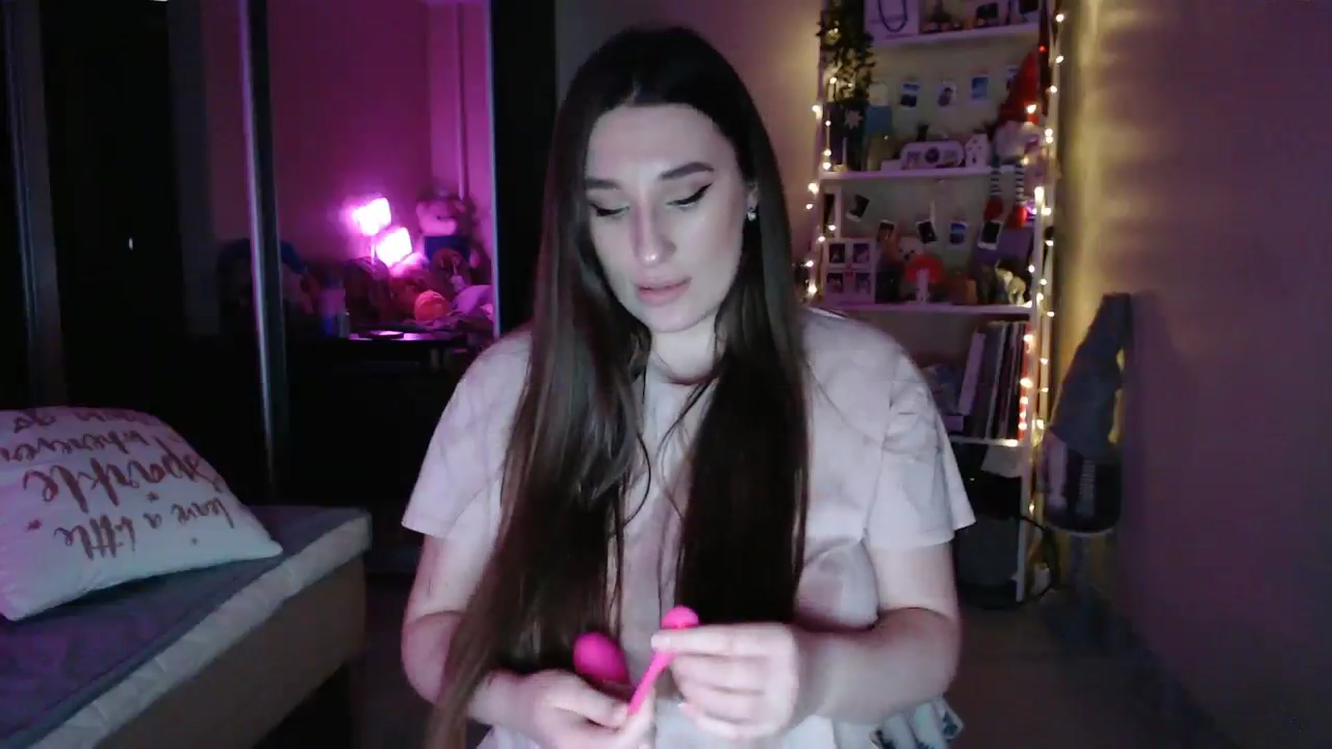 Gallery image thumbnail from Adriana_b's myfreecams stream on, 03/22/2025, 18:51 image 13 of 20