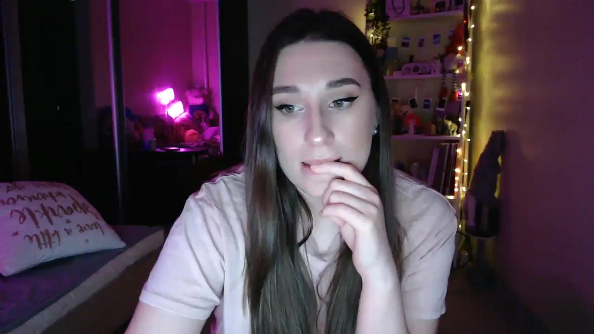 Gallery image thumbnail from Adriana_b's myfreecams stream on, 03/22/2025, 18:51 image 18 of 20