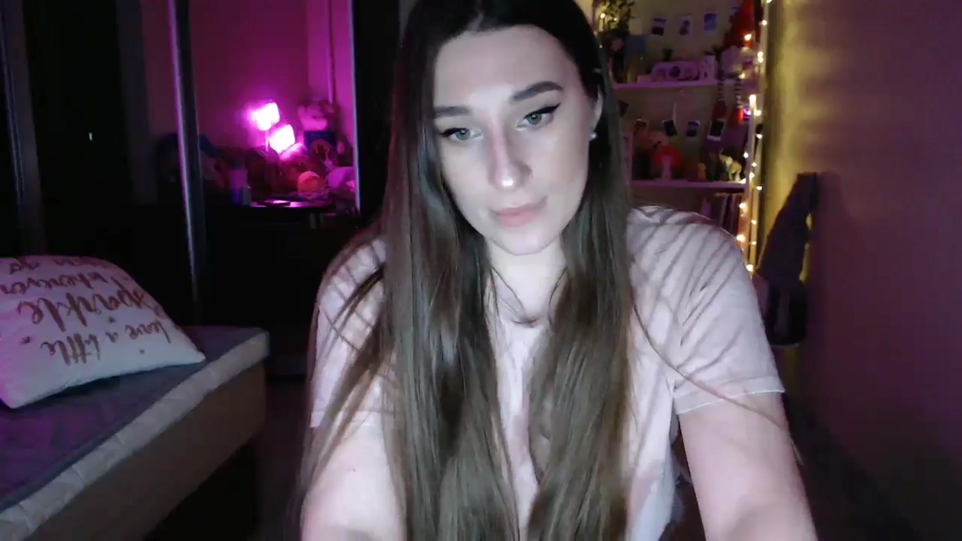 Gallery image thumbnail from Adriana_b's myfreecams stream on, 03/22/2025, 18:51 image 9 of 20