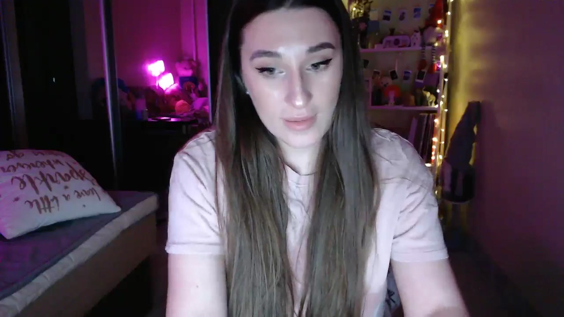 Gallery image thumbnail from Adriana_b's myfreecams stream on, 03/22/2025, 18:51 image 2 of 20