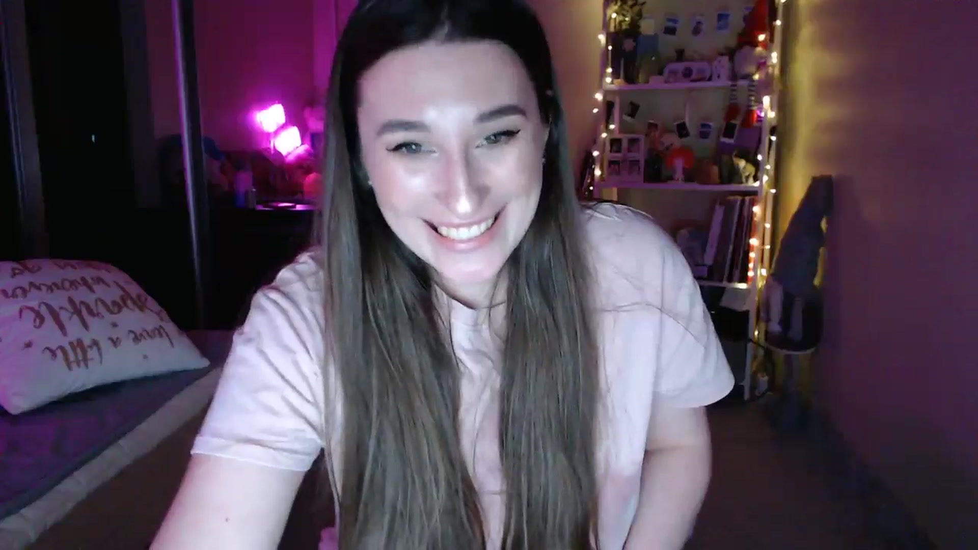 Gallery image thumbnail from Adriana_b's myfreecams stream on, 03/22/2025, 18:51 image 4 of 20