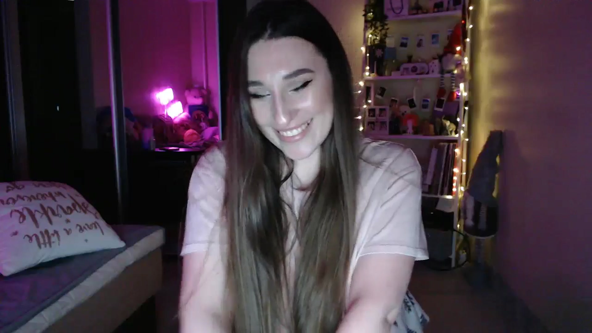 Gallery image thumbnail from Adriana_b's myfreecams stream on, 03/22/2025, 18:51 image 11 of 20