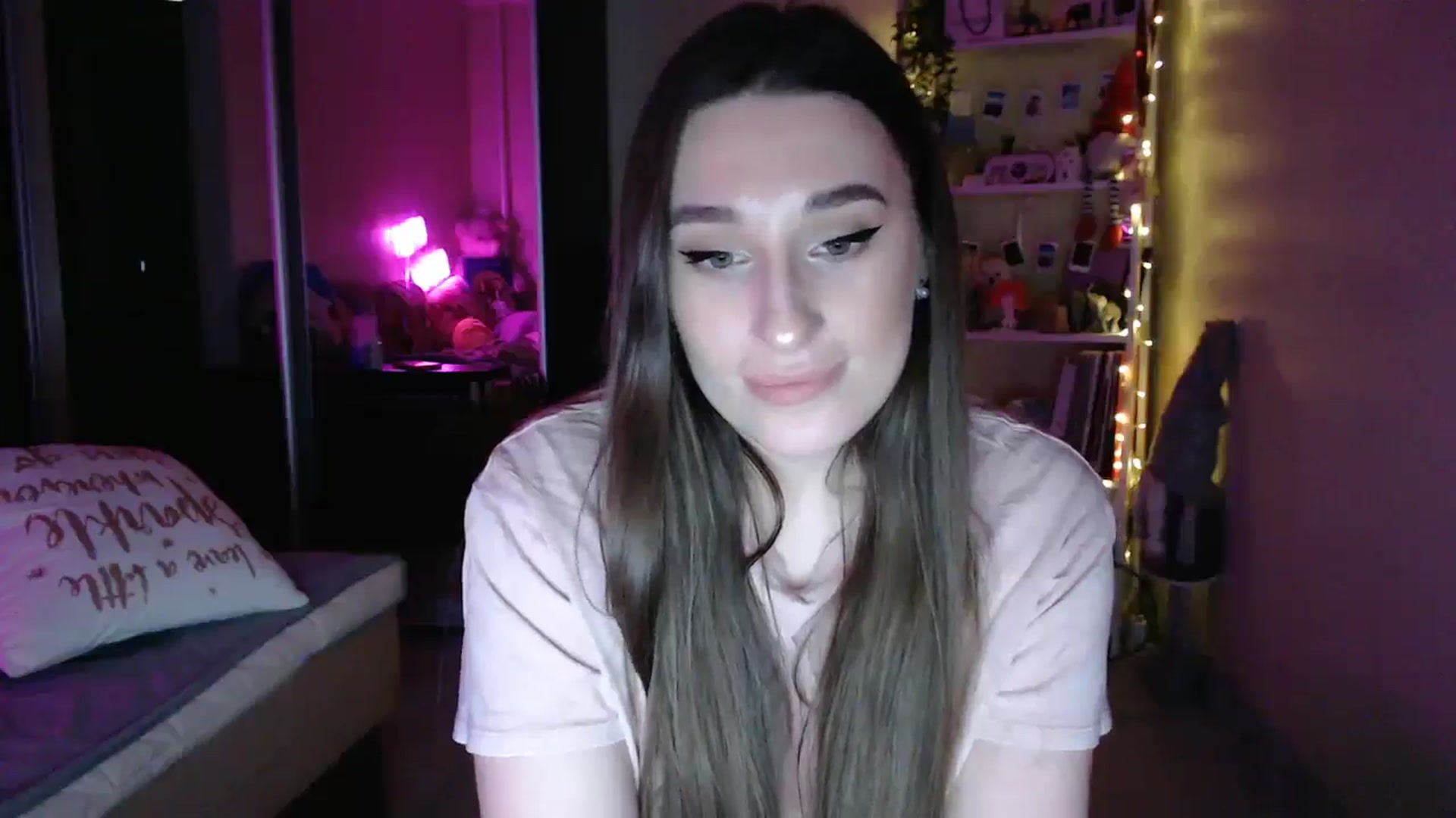 Gallery image thumbnail from Adriana_b's myfreecams stream on, 03/22/2025, 18:51 image 17 of 20