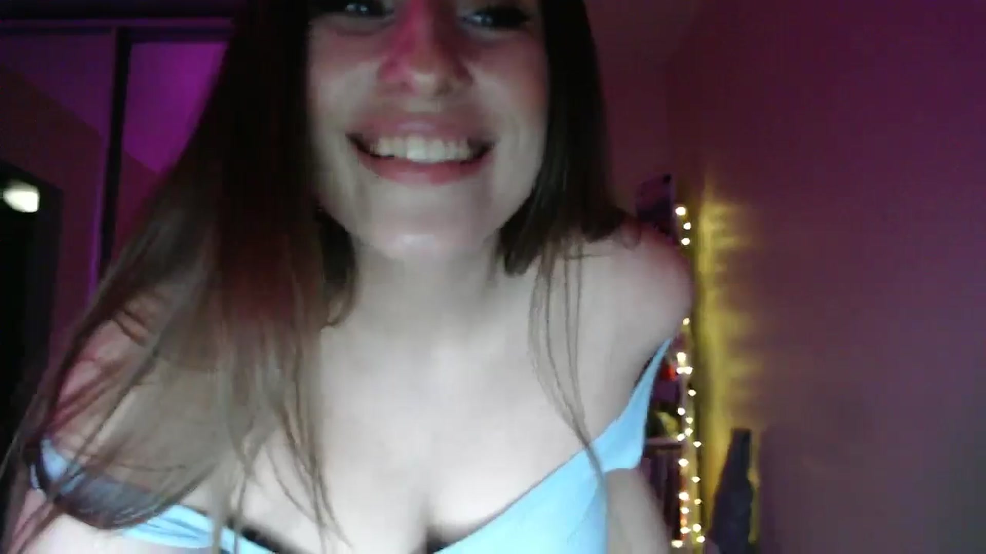 Gallery image thumbnail from Adriana_b's myfreecams stream on, 04/05/2025, 18:05 image 14 of 20