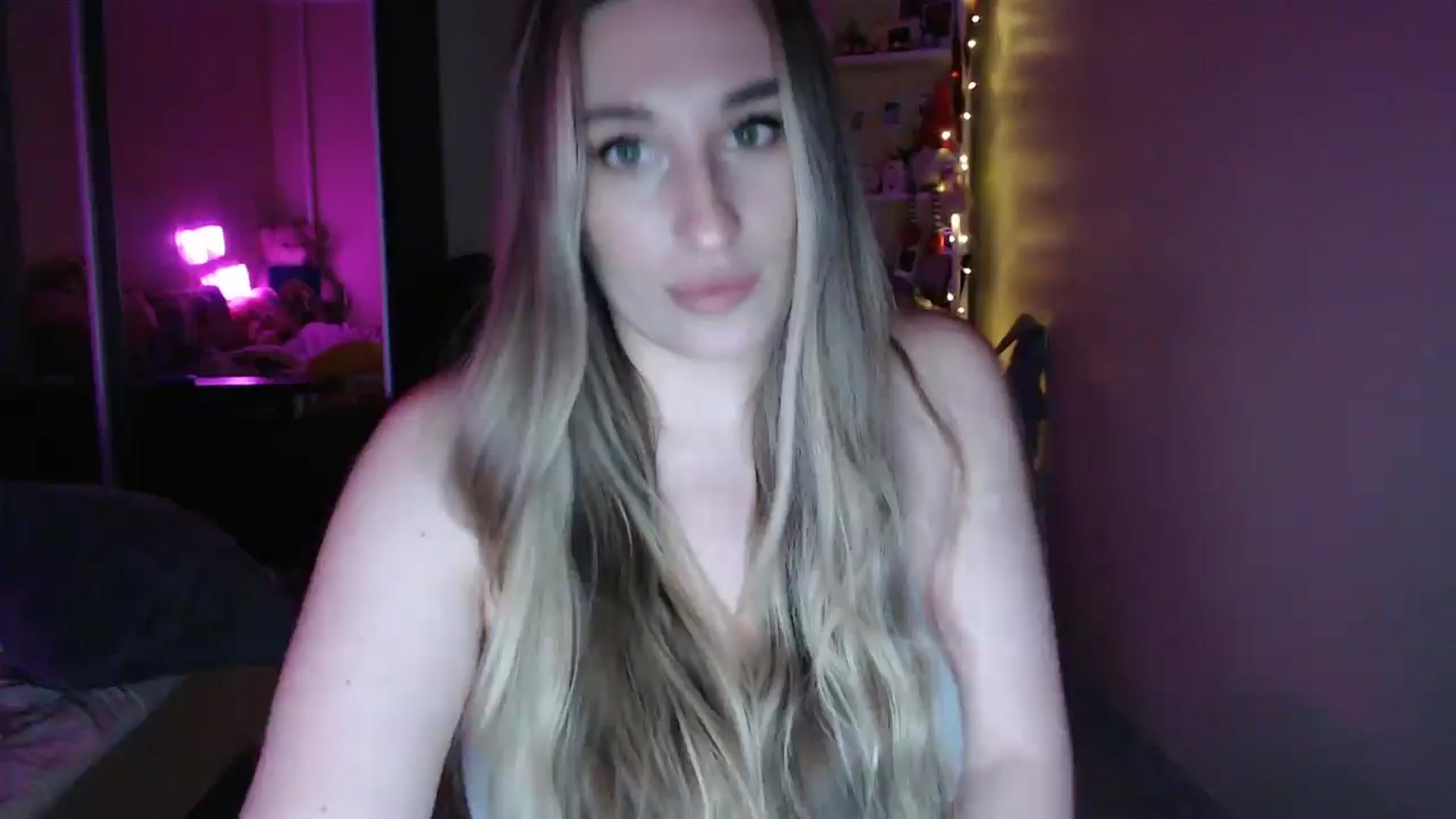Gallery image thumbnail from Adriana_b's myfreecams stream on, 05/10/2025, 18:33 image 1 of 20