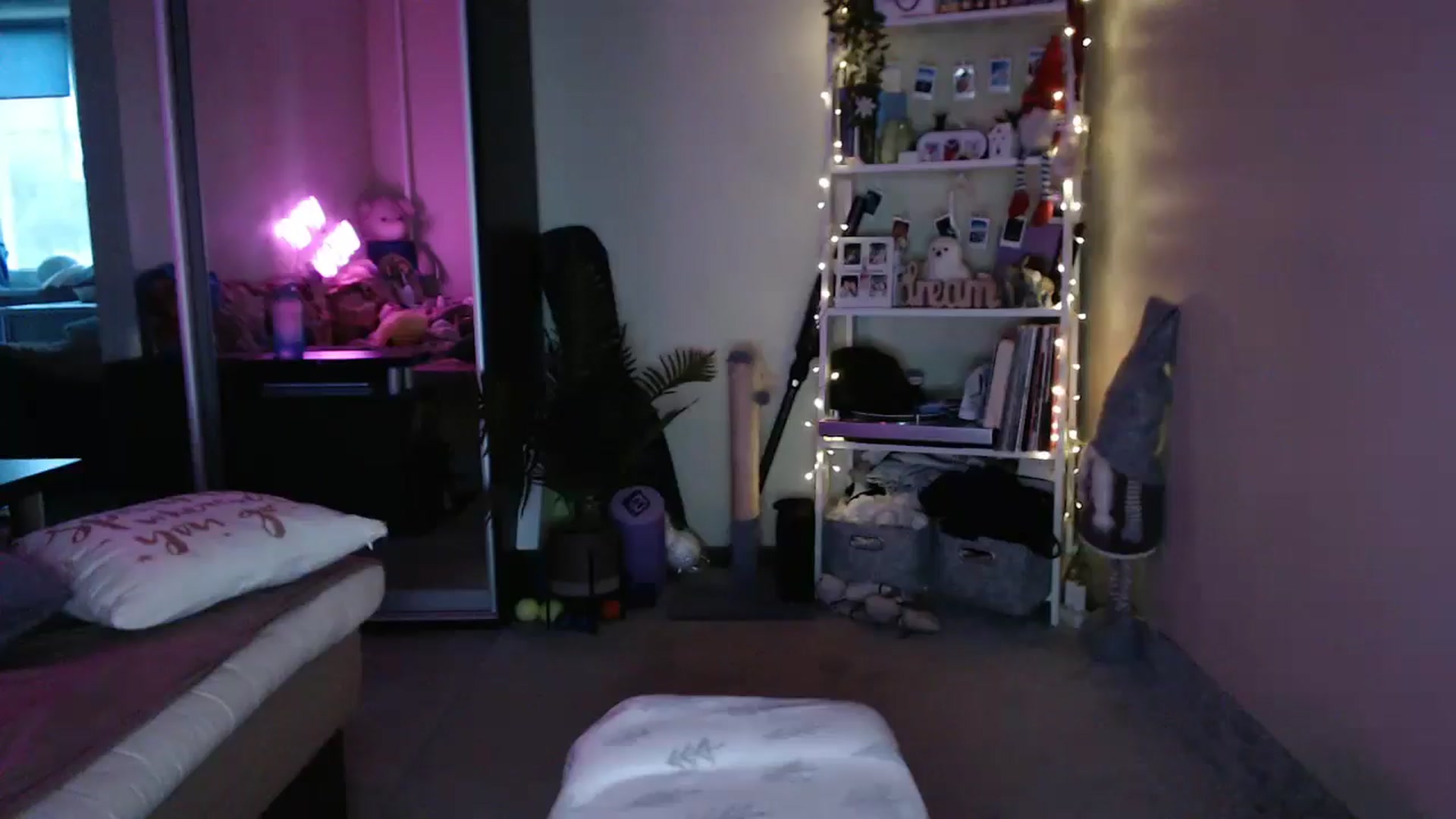 Gallery image thumbnail from Adriana_b's myfreecams stream on, 05/18/2025, 17:14 image 15 of 20
