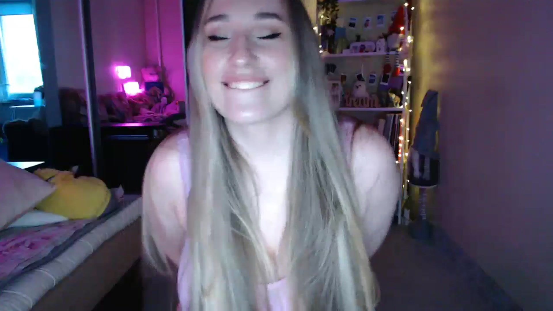 Gallery image thumbnail from Adriana_b's myfreecams stream on, 05/24/2025, 17:35 image 17 of 20
