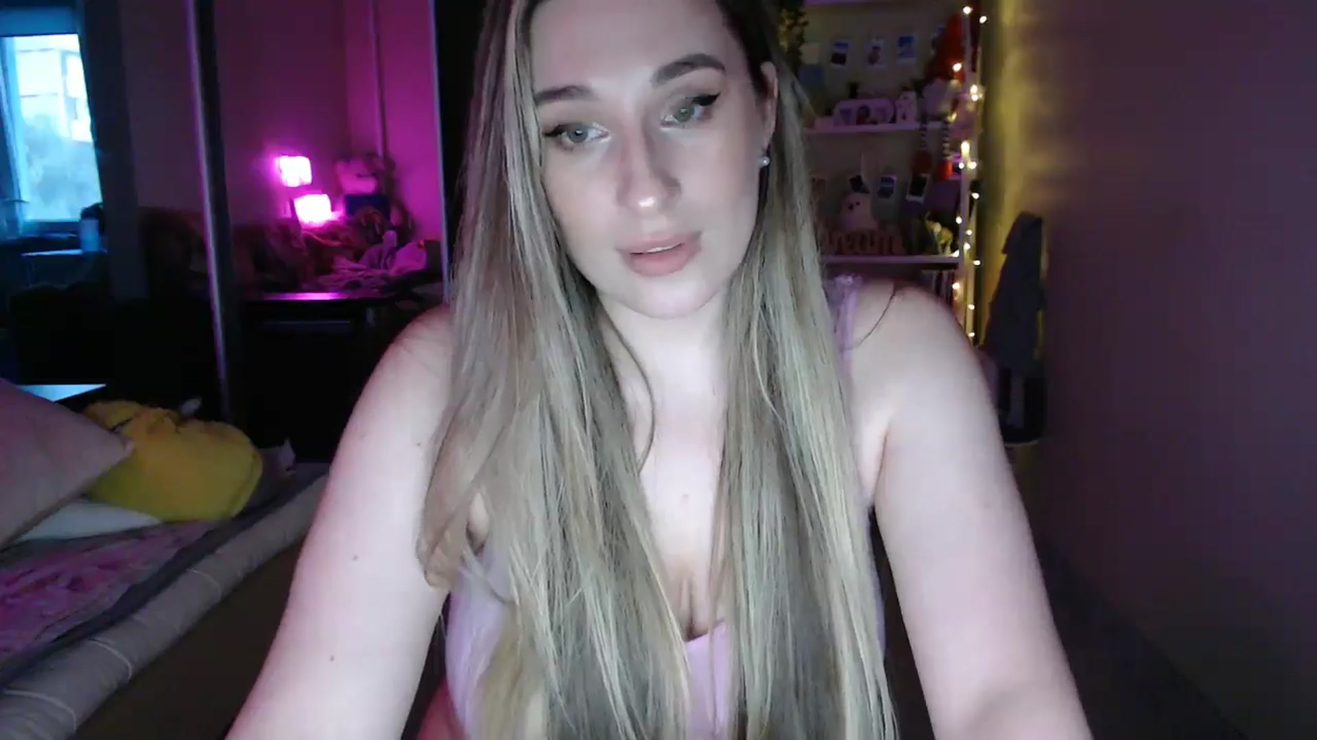 Gallery image thumbnail from Adriana_b's myfreecams stream on, 05/24/2025, 17:35 image 20 of 20