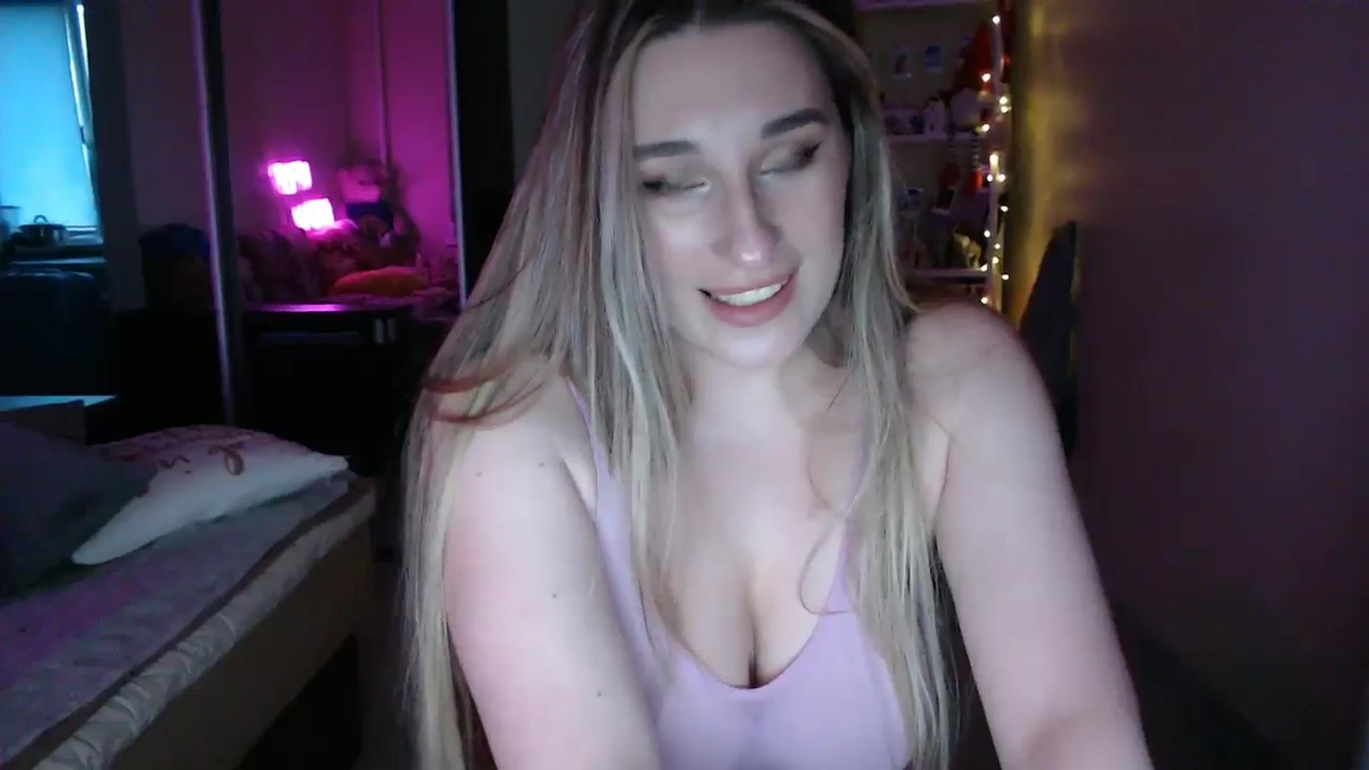 Gallery image thumbnail from Adriana_b's myfreecams stream on, 06/22/2025, 16:56 image 10 of 20