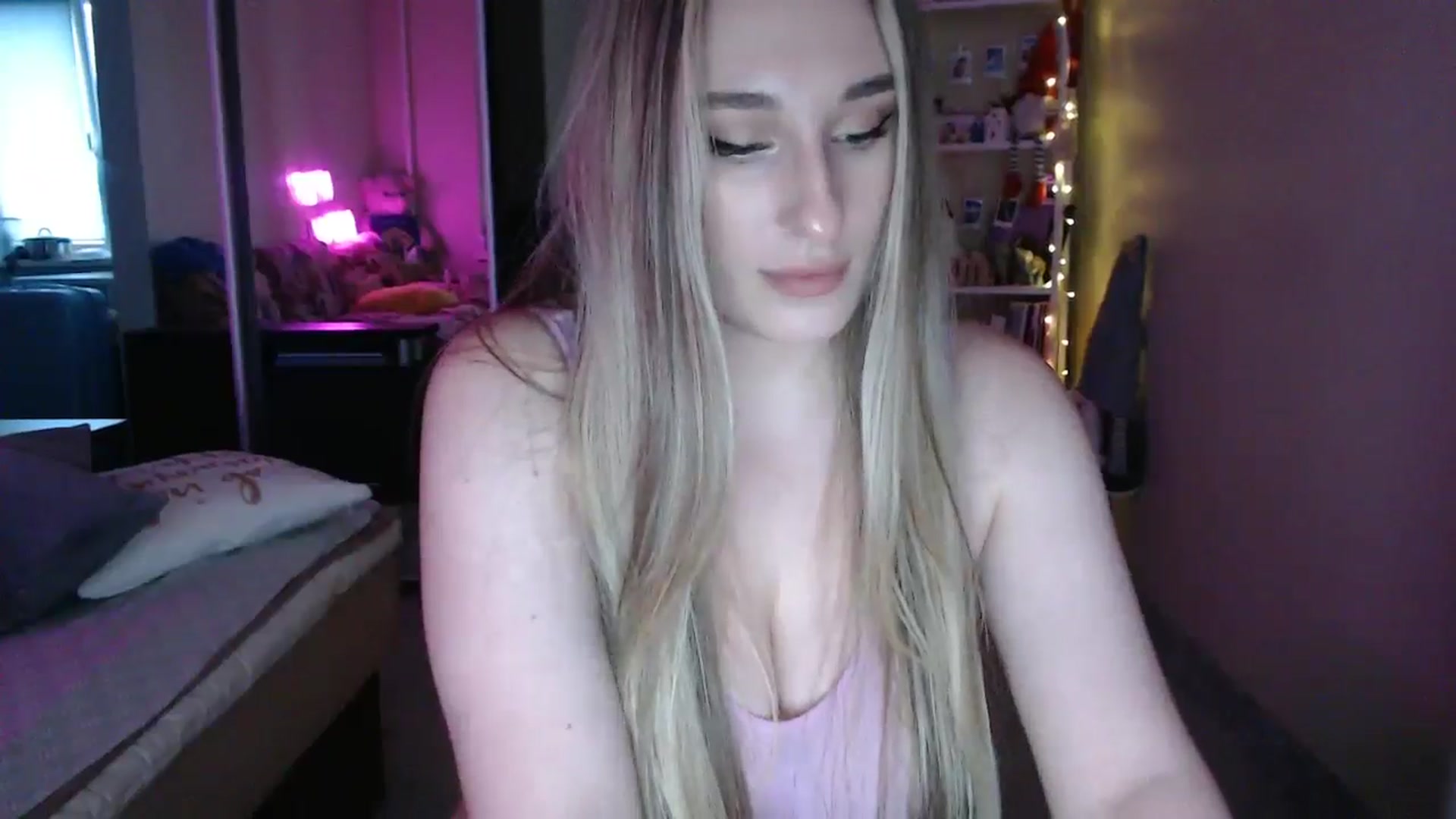 Gallery image thumbnail from Adriana_b's myfreecams stream on, 06/22/2025, 16:56 image 3 of 20