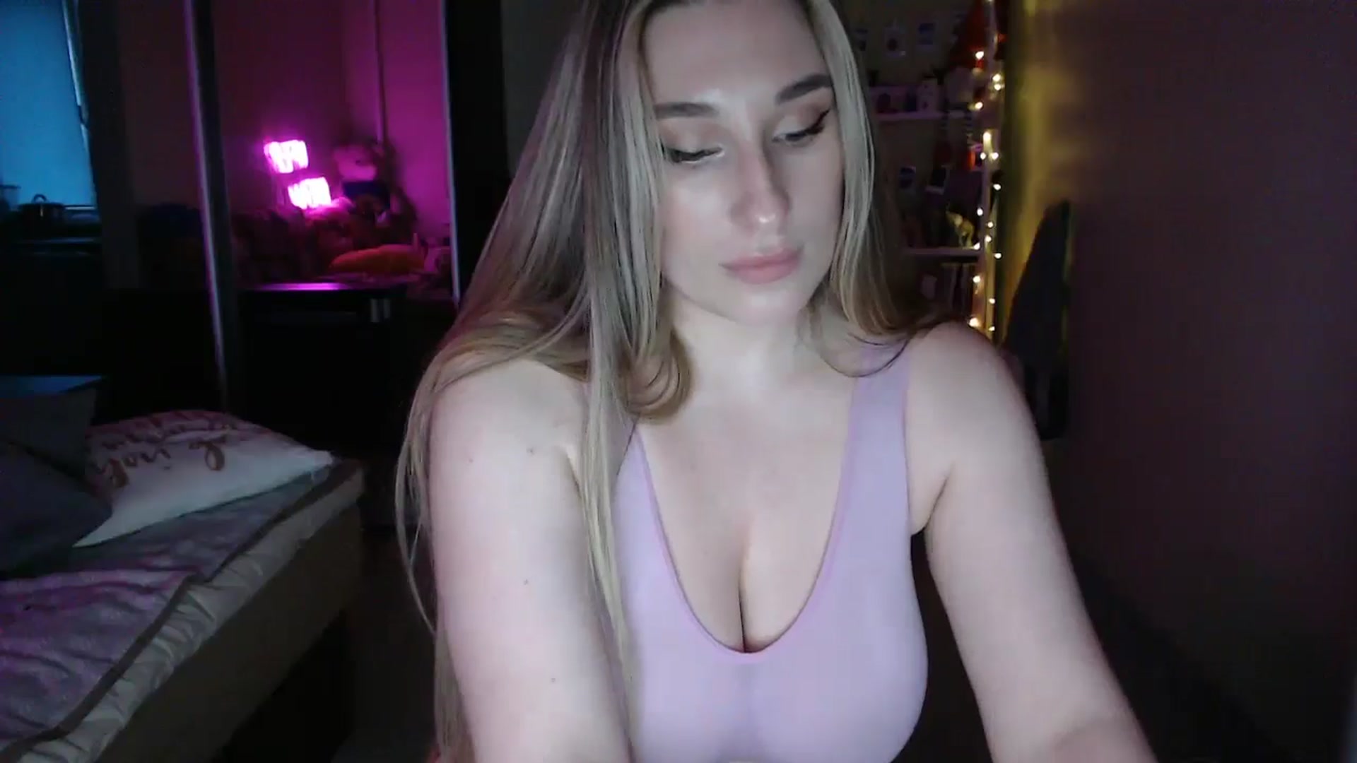 Gallery image thumbnail from Adriana_b's myfreecams stream on, 06/22/2025, 17:33 image 11 of 20