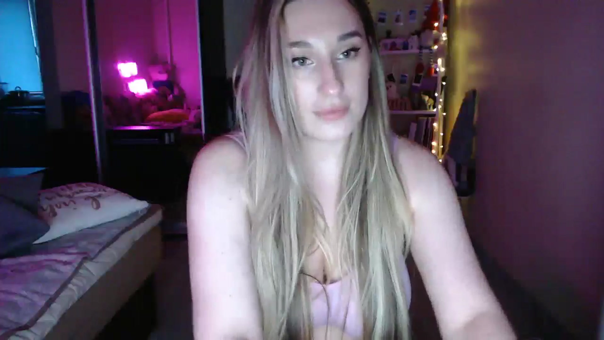 Gallery image thumbnail from Adriana_b's myfreecams stream on, 06/22/2025, 17:33 image 2 of 20