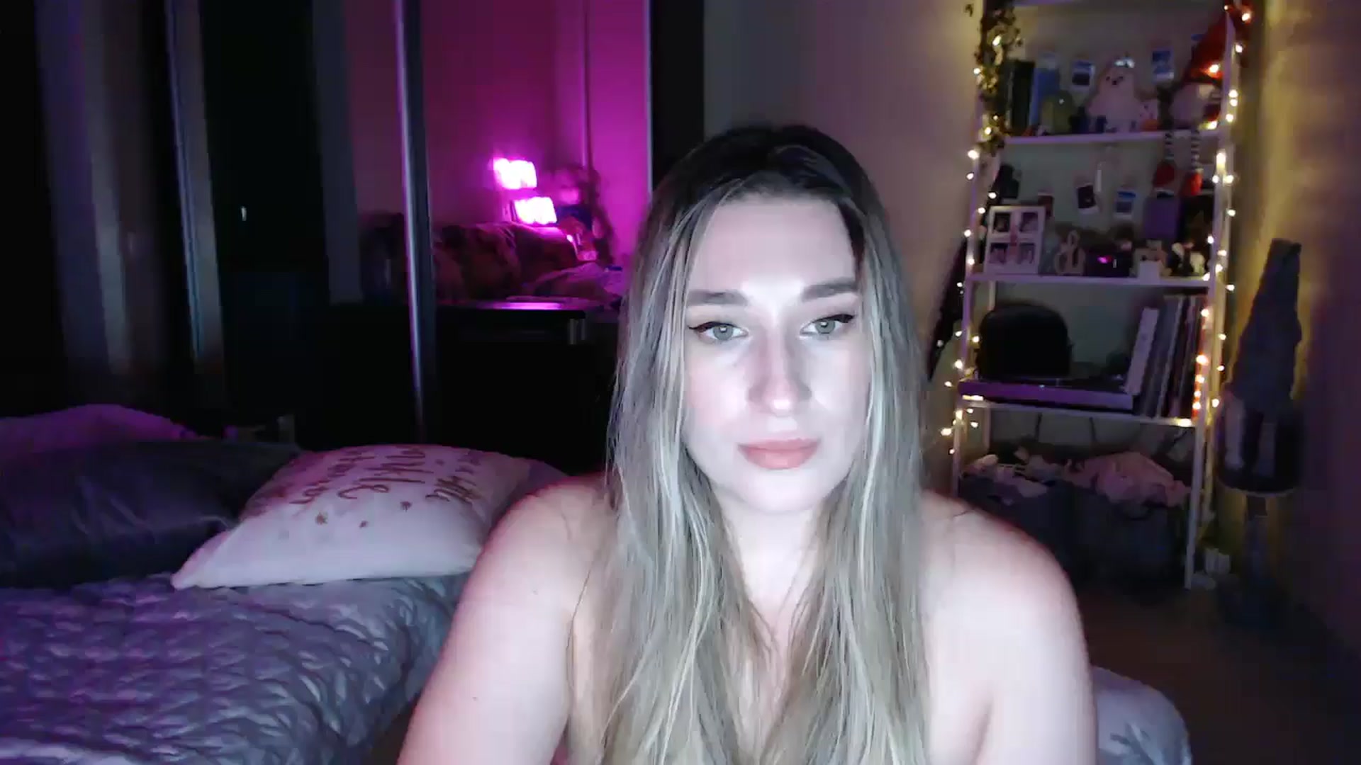 Gallery image thumbnail from Adriana_b's myfreecams stream on, 09/07/2025, 17:35 image 1 of 20