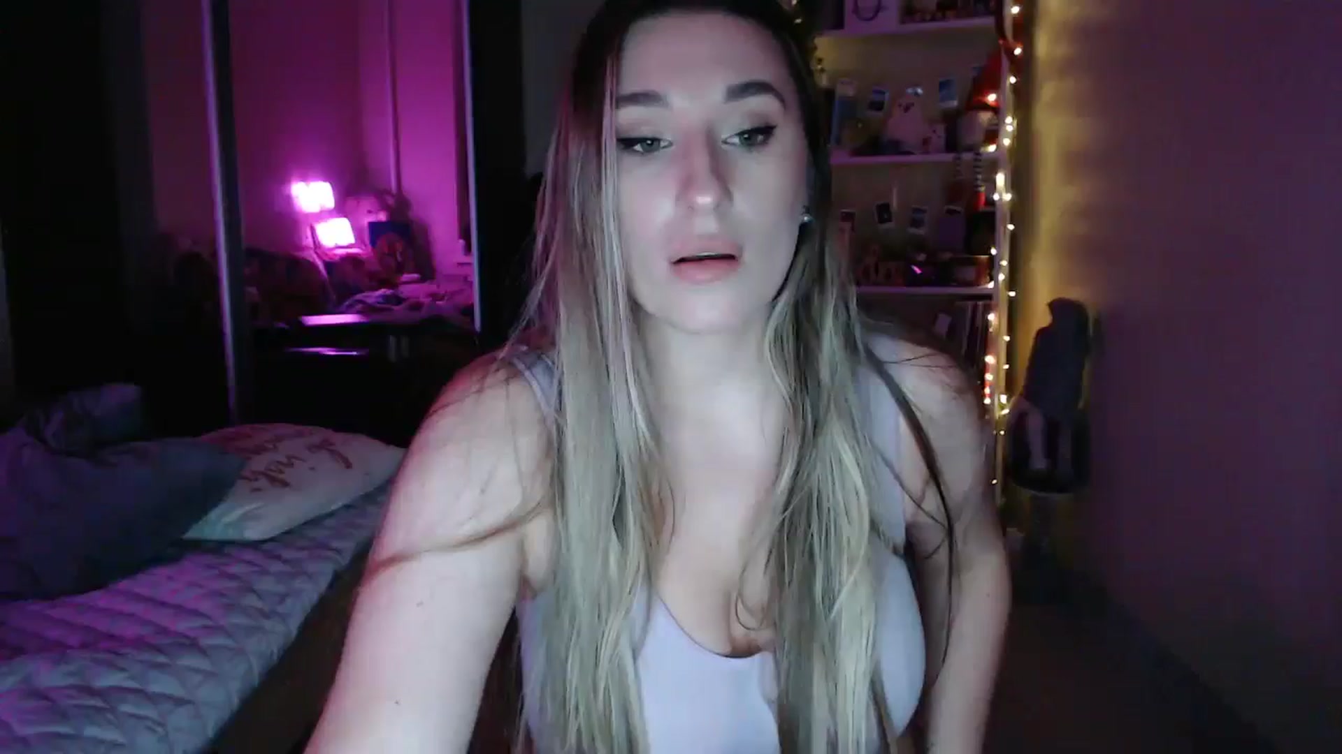 Gallery image thumbnail from Adriana_b's myfreecams stream on, 10/19/2025, 17:36 image 3 of 20